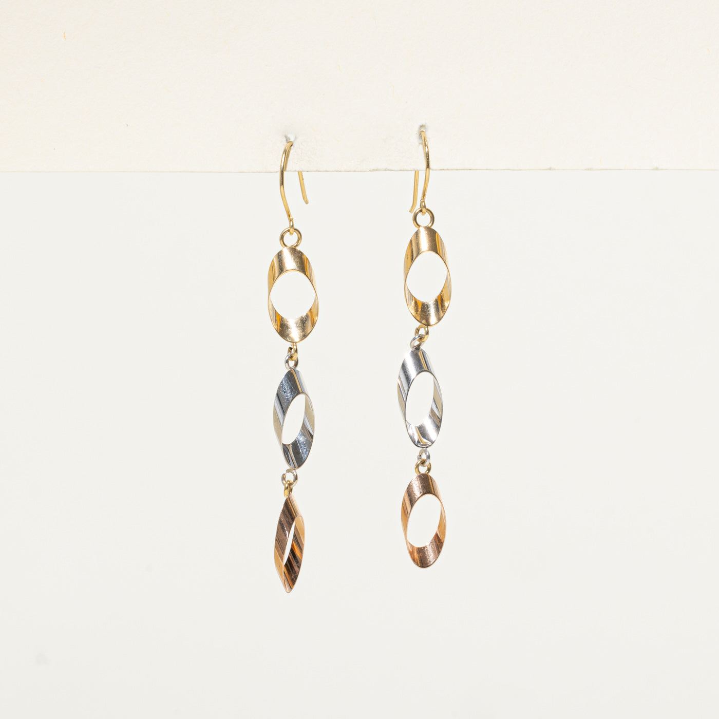 Boucles d'oreilles pendantes géométriques tricolores dorées