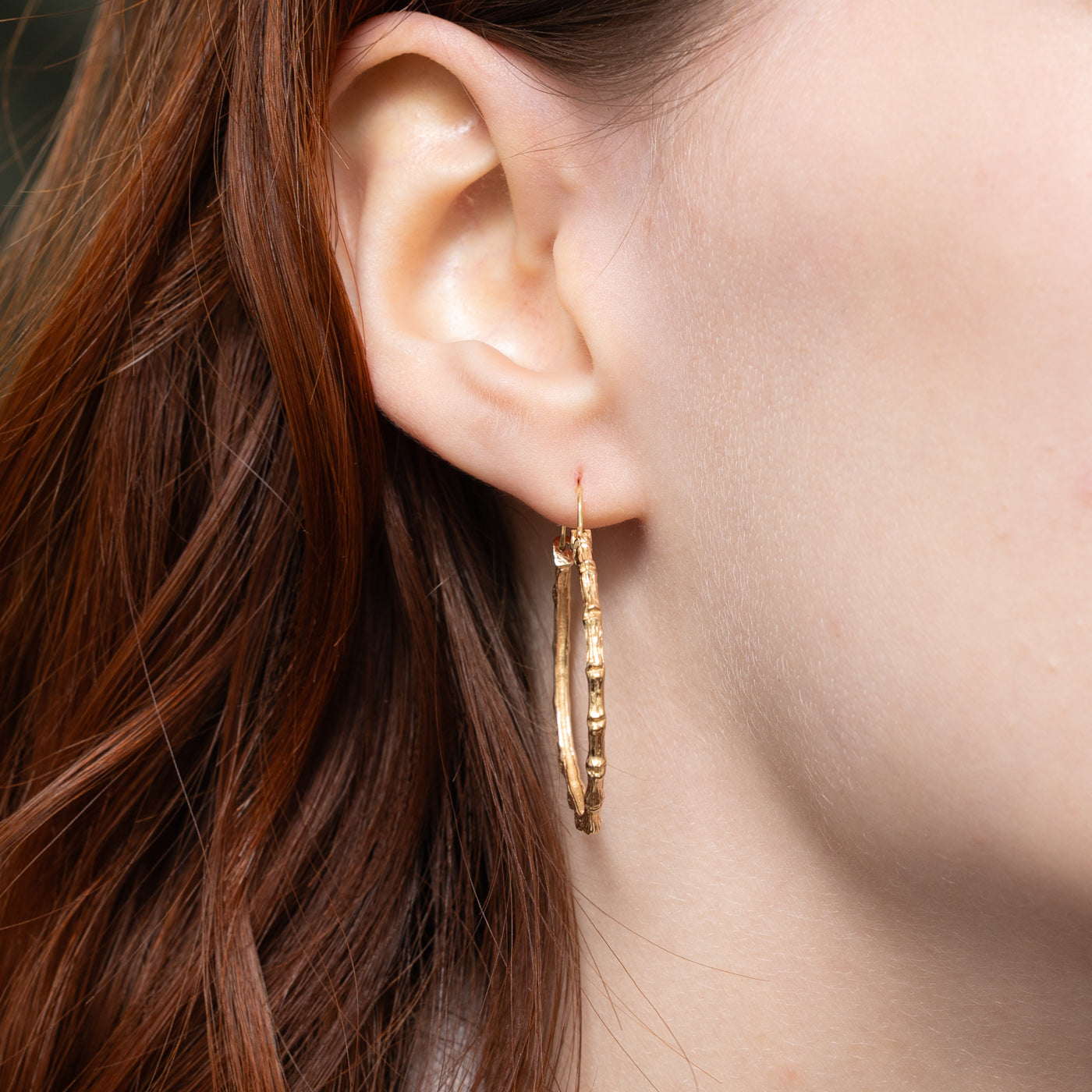 Boucles d'oreilles créoles texturées en bambou