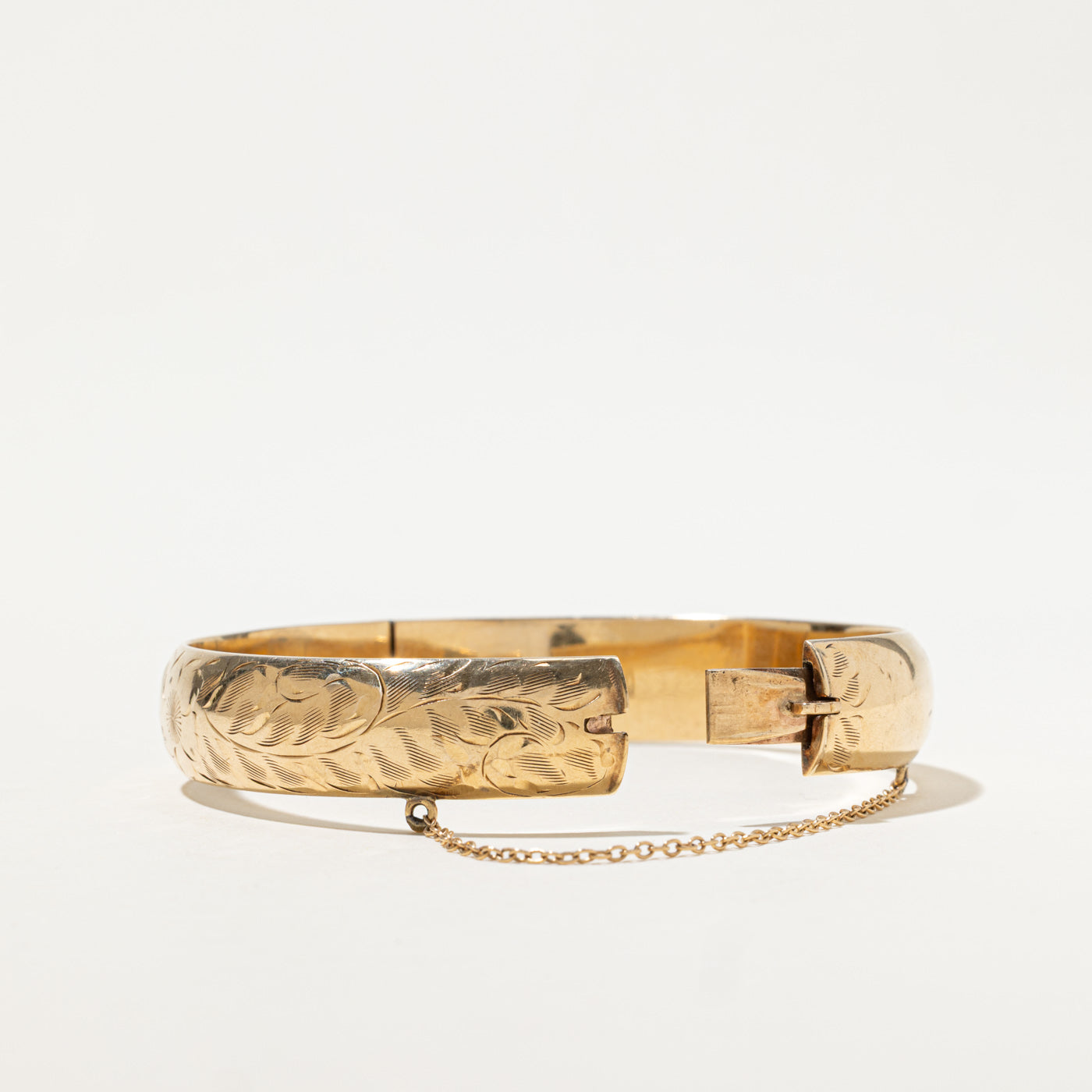 Bracelet jonc en or 10 carats à motif floral gravé | 18 cm