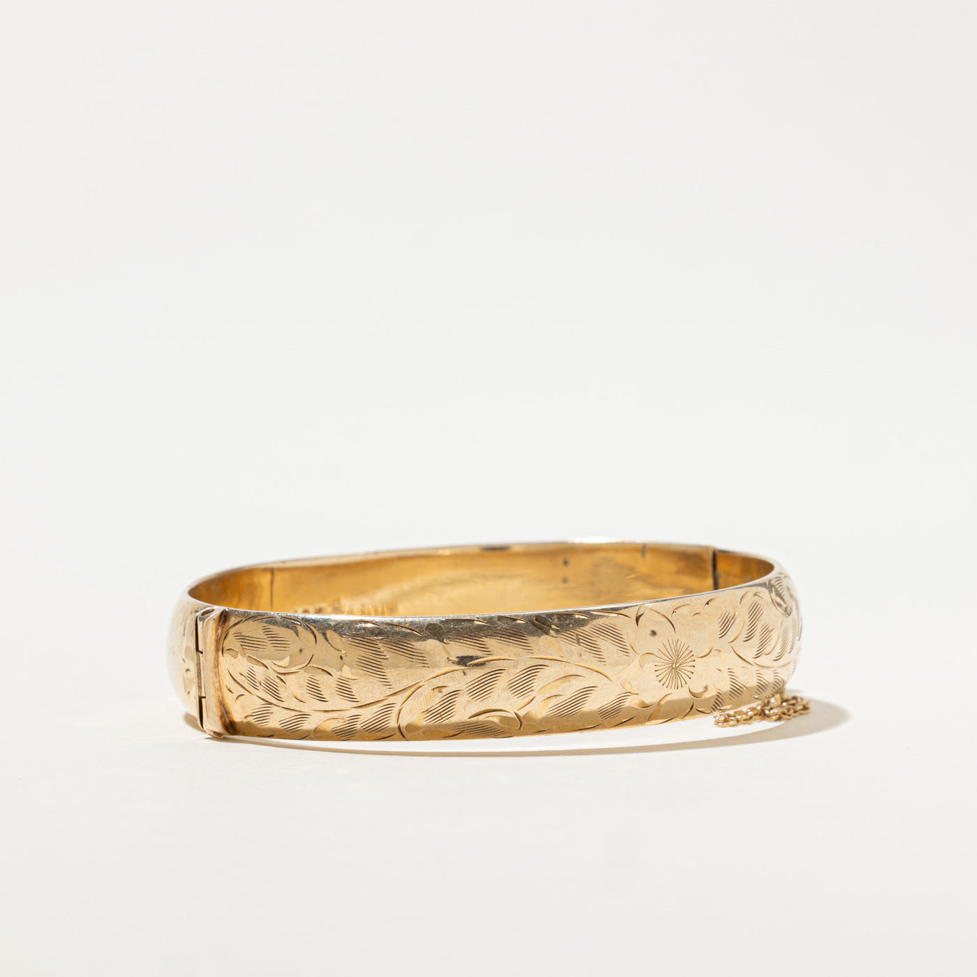 Bracelet jonc en or 10 carats à motif floral gravé | 18 cm
