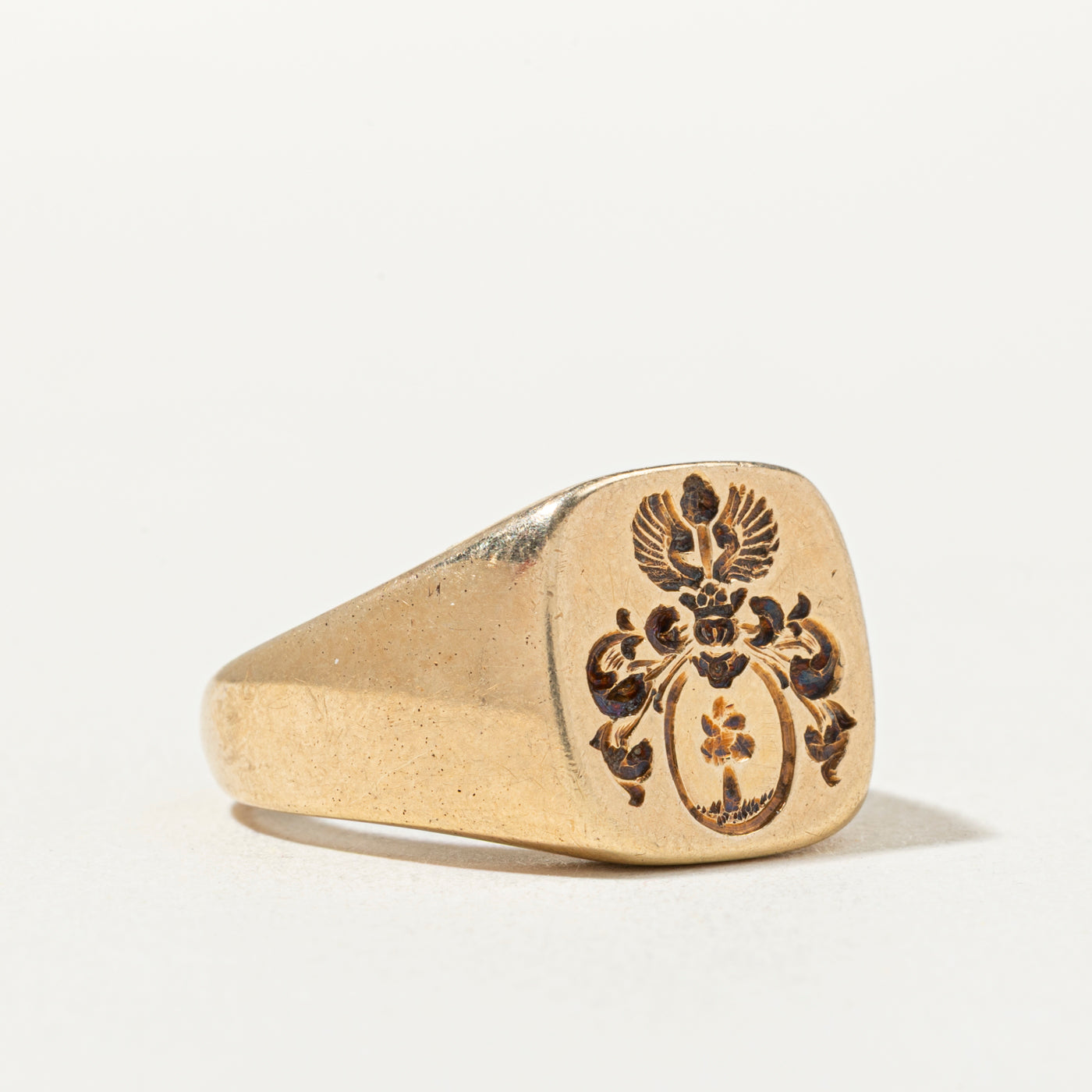 14k Crest Engraved Signet Ring | SZ 6