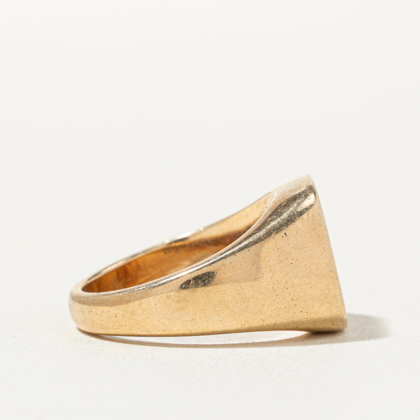 14k Crest Engraved Signet Ring | SZ 6