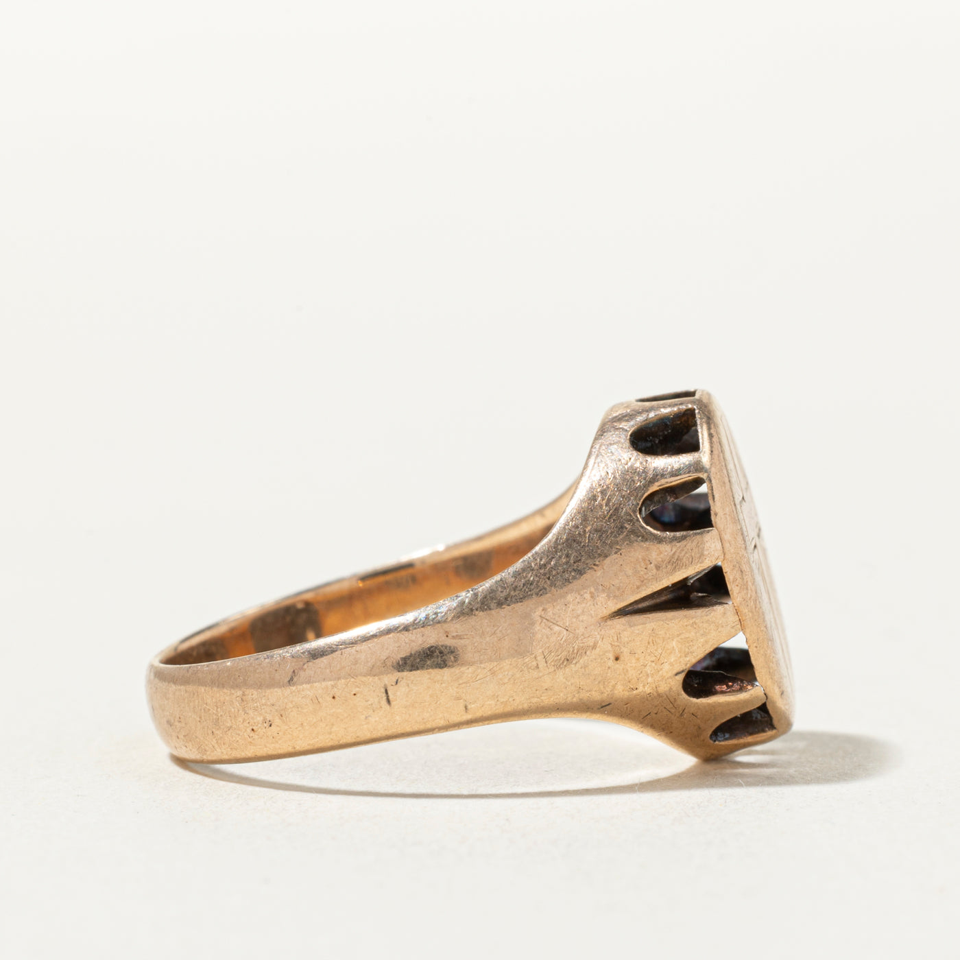 10k Cross Engraved Signet Ring | SZ 8.5