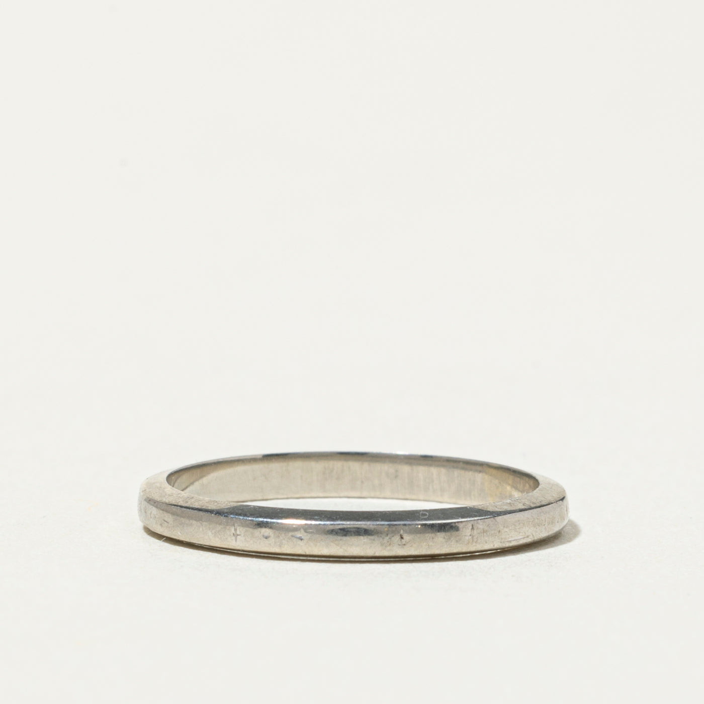 18k Plain Thin Stacking Band | 2mm | SZ 5.25