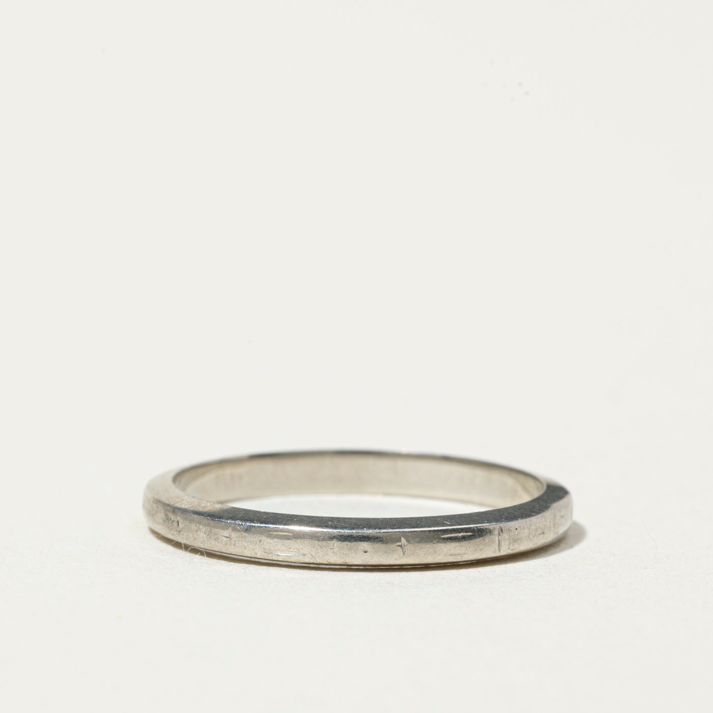 18k Plain Thin Stacking Band | 2mm | SZ 5.25