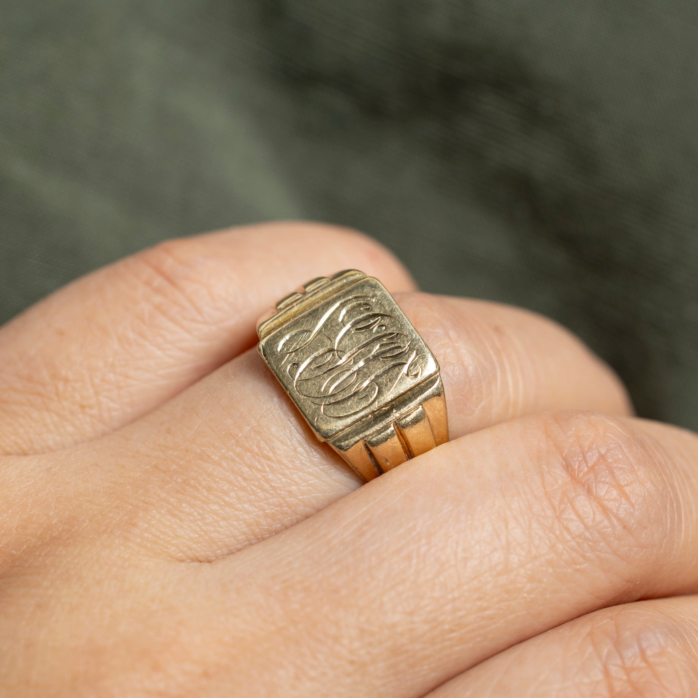 10k Initial Engraved Signet Ring | SZ 9.5