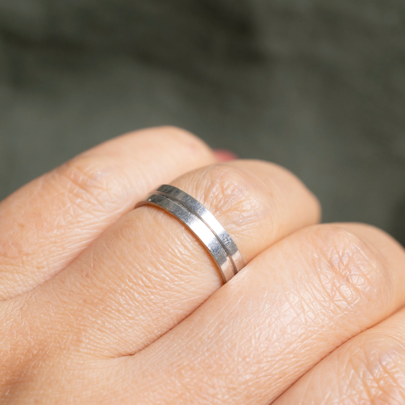 18k White Gold Plain Band | 4mm | SZ 6