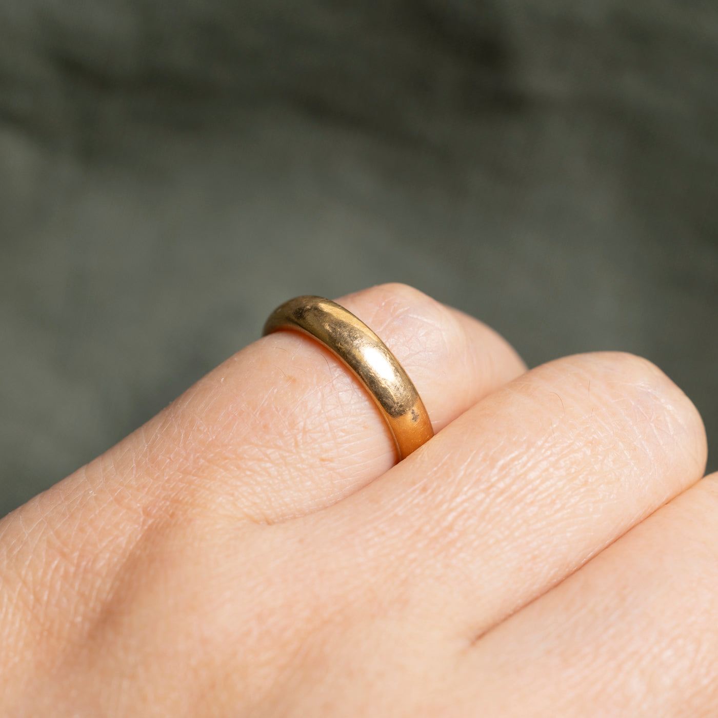 18k Yellow Gold Plain Band | 4mm | SZ 4.75