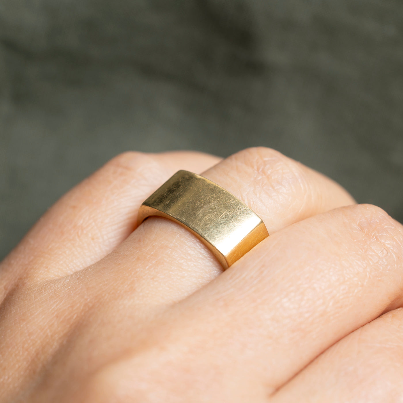 18k Euro Shank Wide Band | 9mm | SZ 8.75