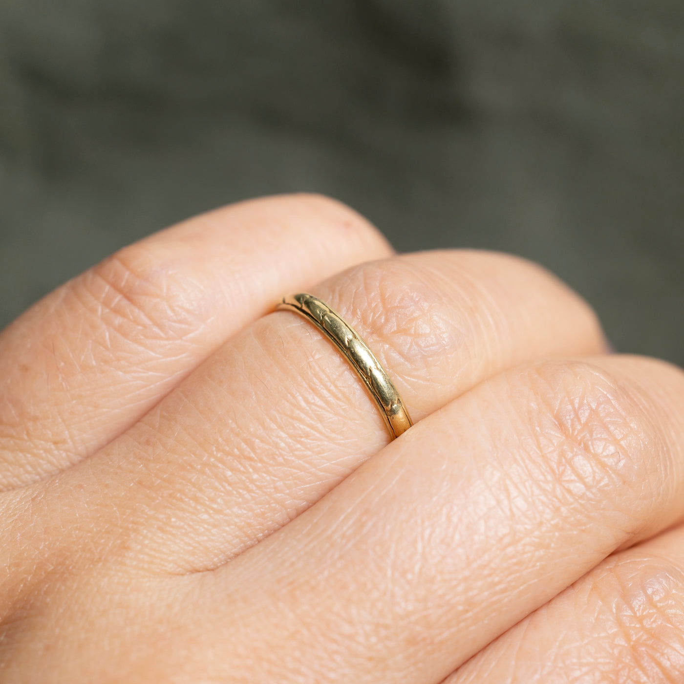 18k Engraved Stacking Band | 2mm | SZ 6