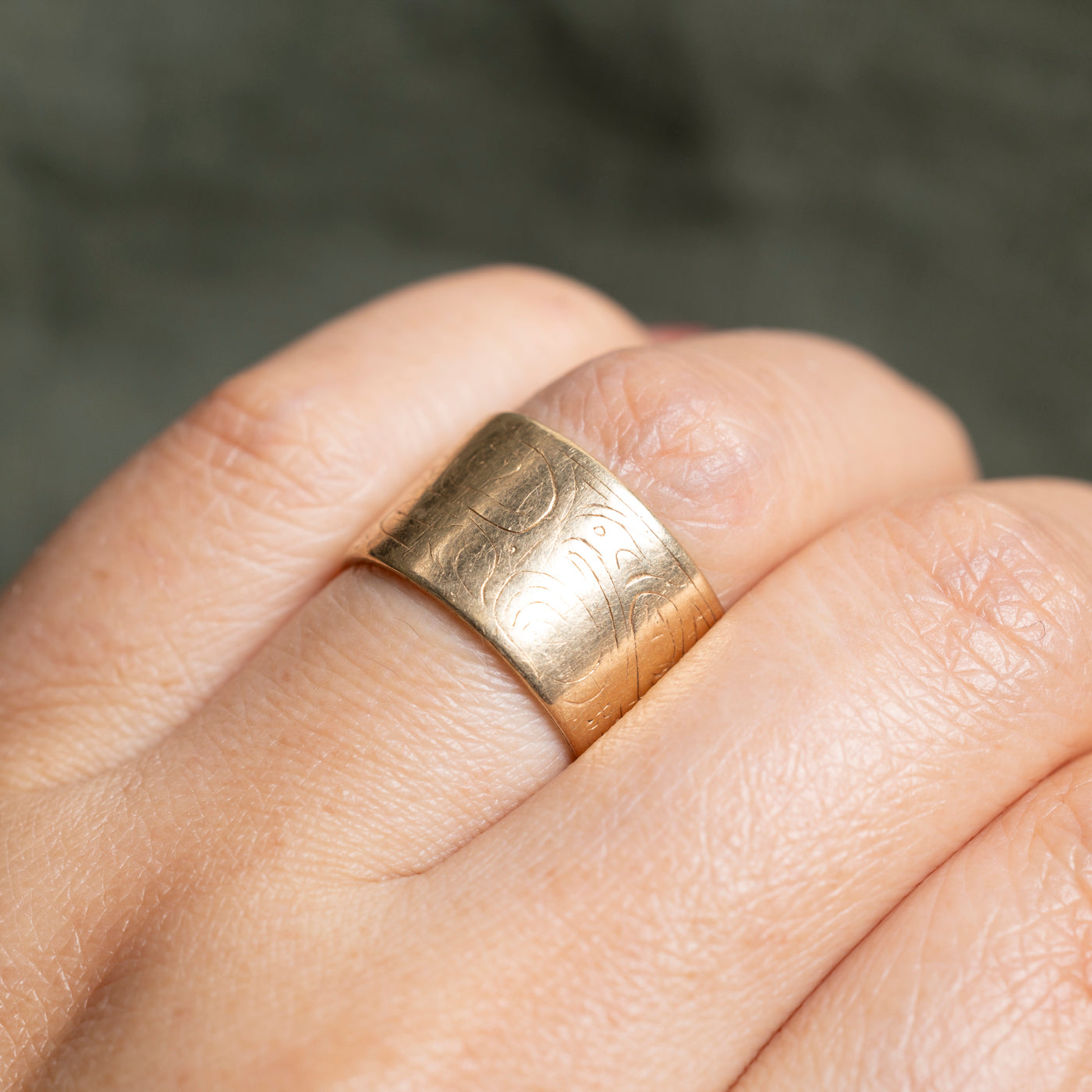 10k Indigenous Engraved Band | 12mm | SZ 7