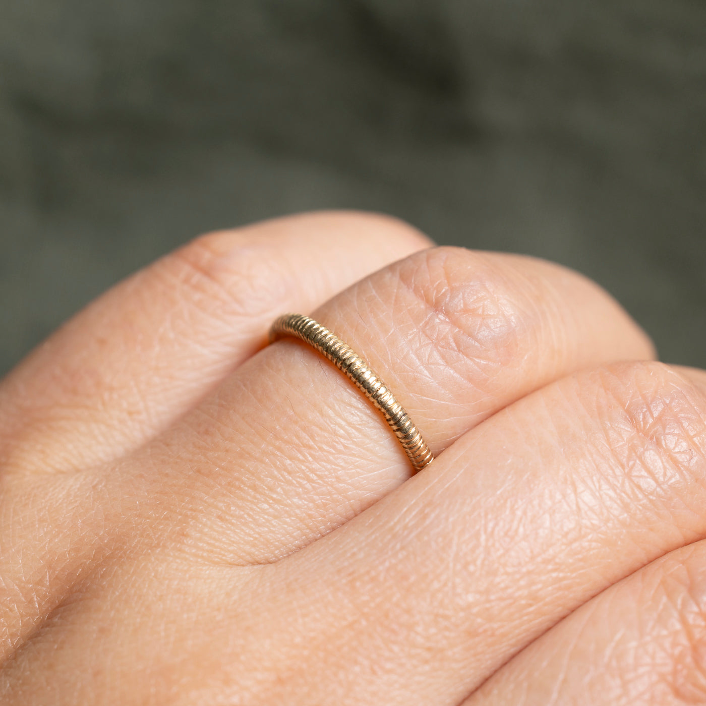 14k Fluted Textured Stacking Band | 1.5mm | SZ 7