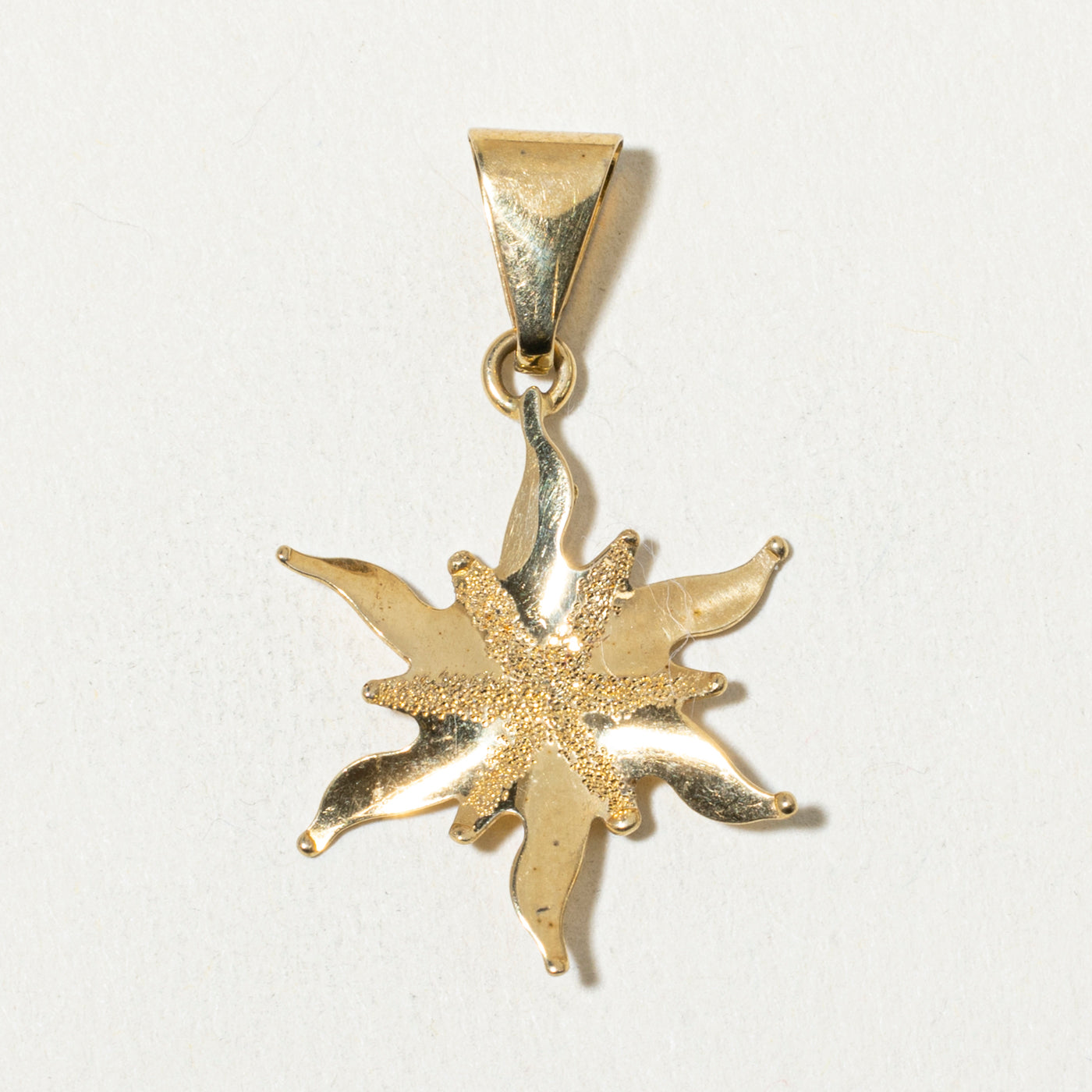 Italian 18k Textured Star Pendant