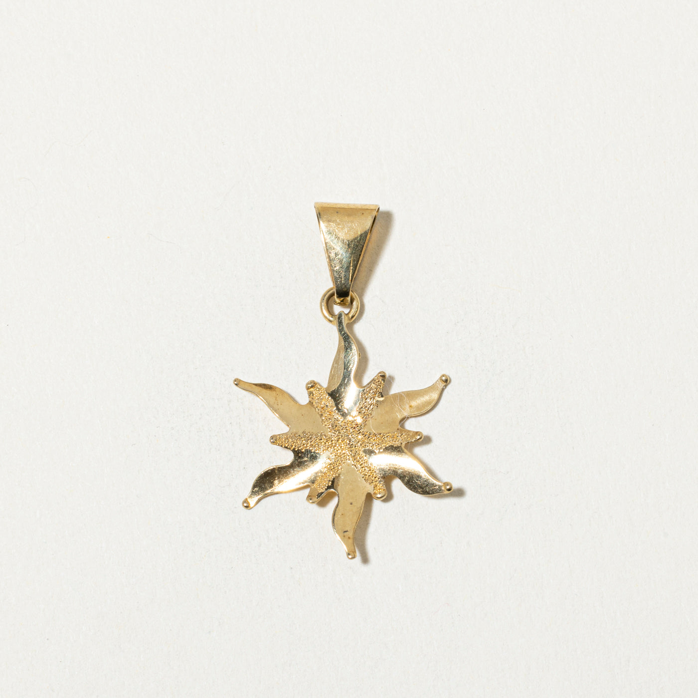 Italian 18k Textured Star Pendant