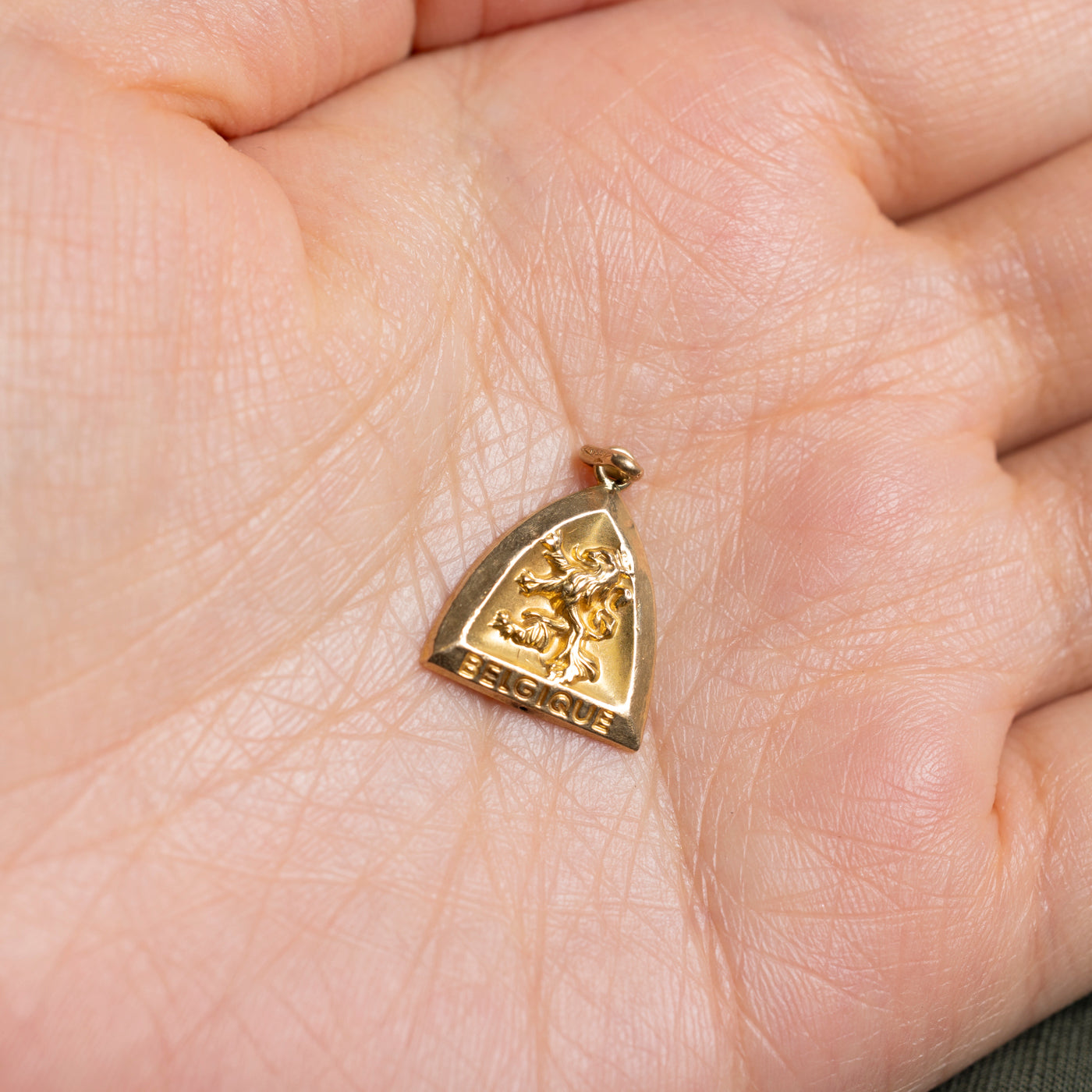 18k Belgium Crest Charm