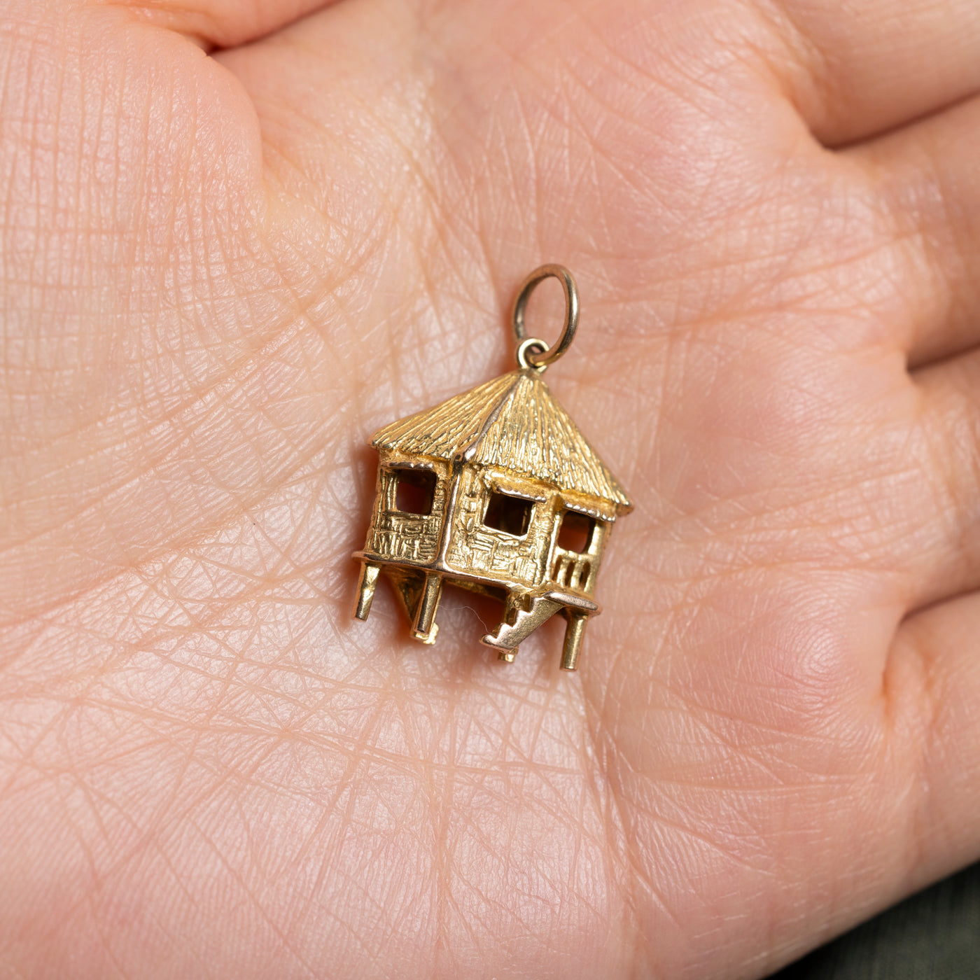 14k Architectural Hut Charm