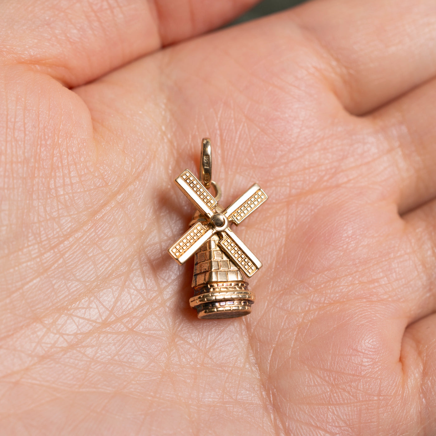 10k Windmill Charm