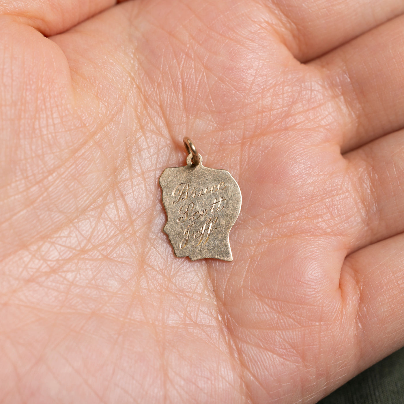 10k Engraved Facial Profile Pendant