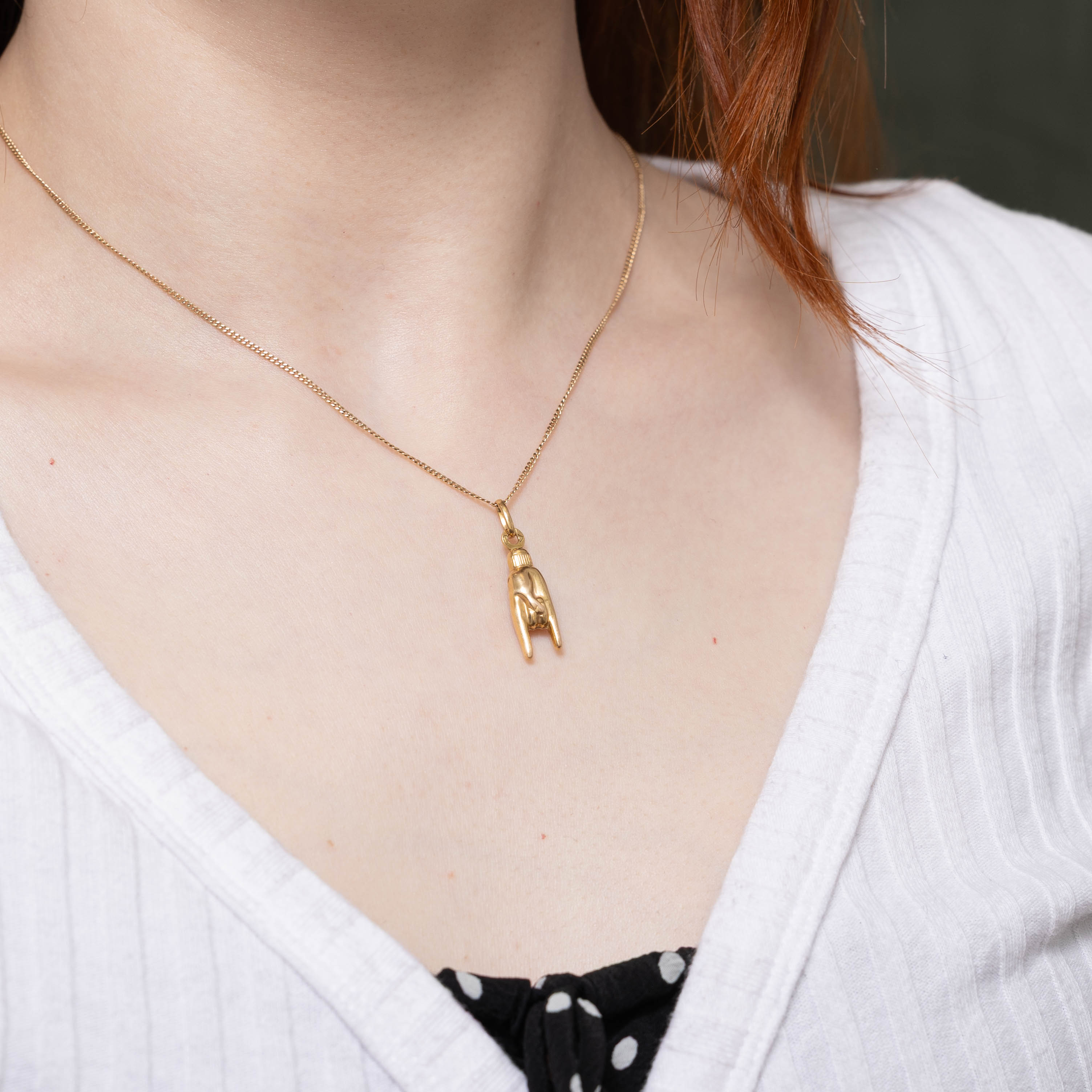 ‘Unoaerre’ 18k Rock On Hand Pendant