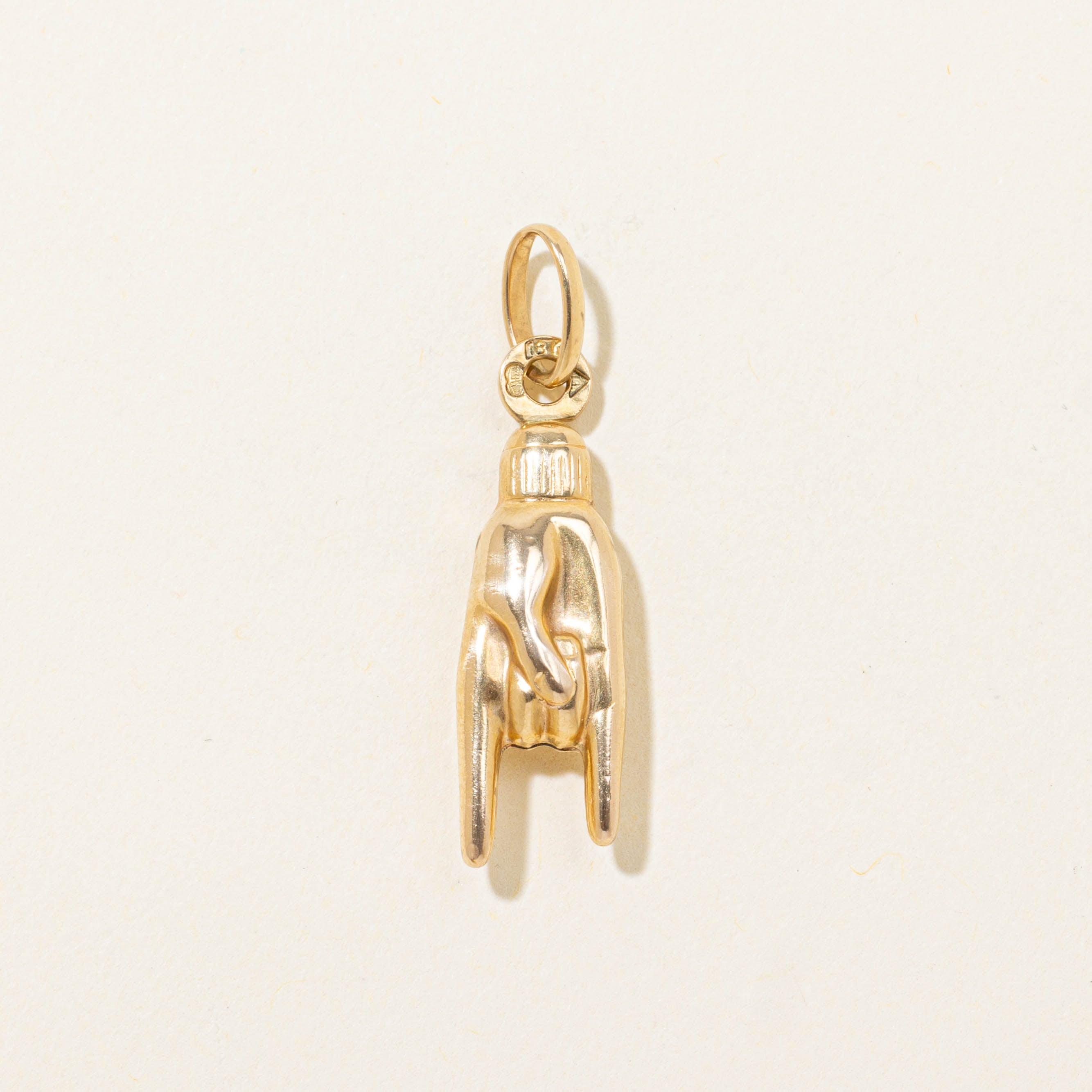 ‘Unoaerre’ 18k Rock On Hand Pendant