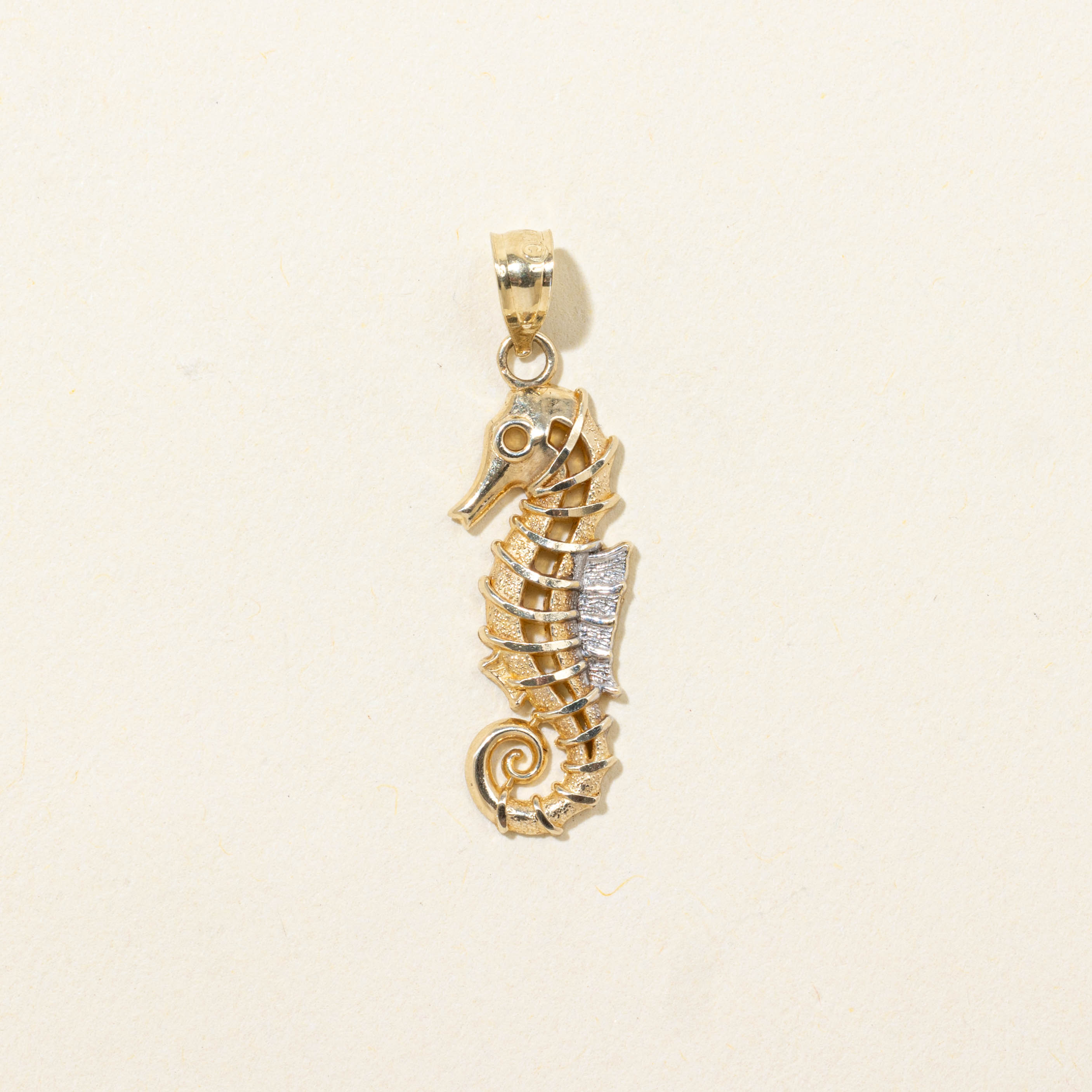 10k Seahorse Pendant