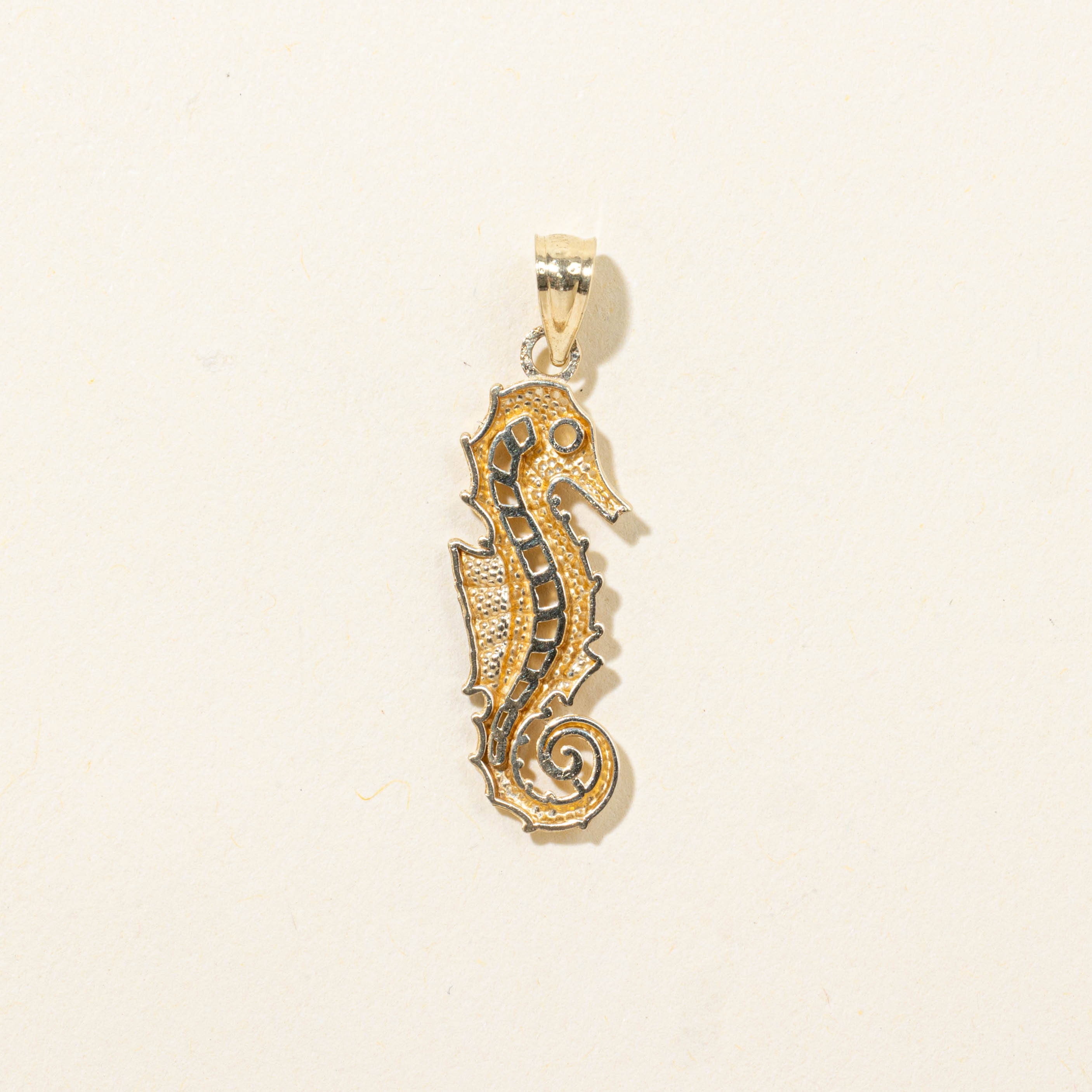 10k Seahorse Pendant