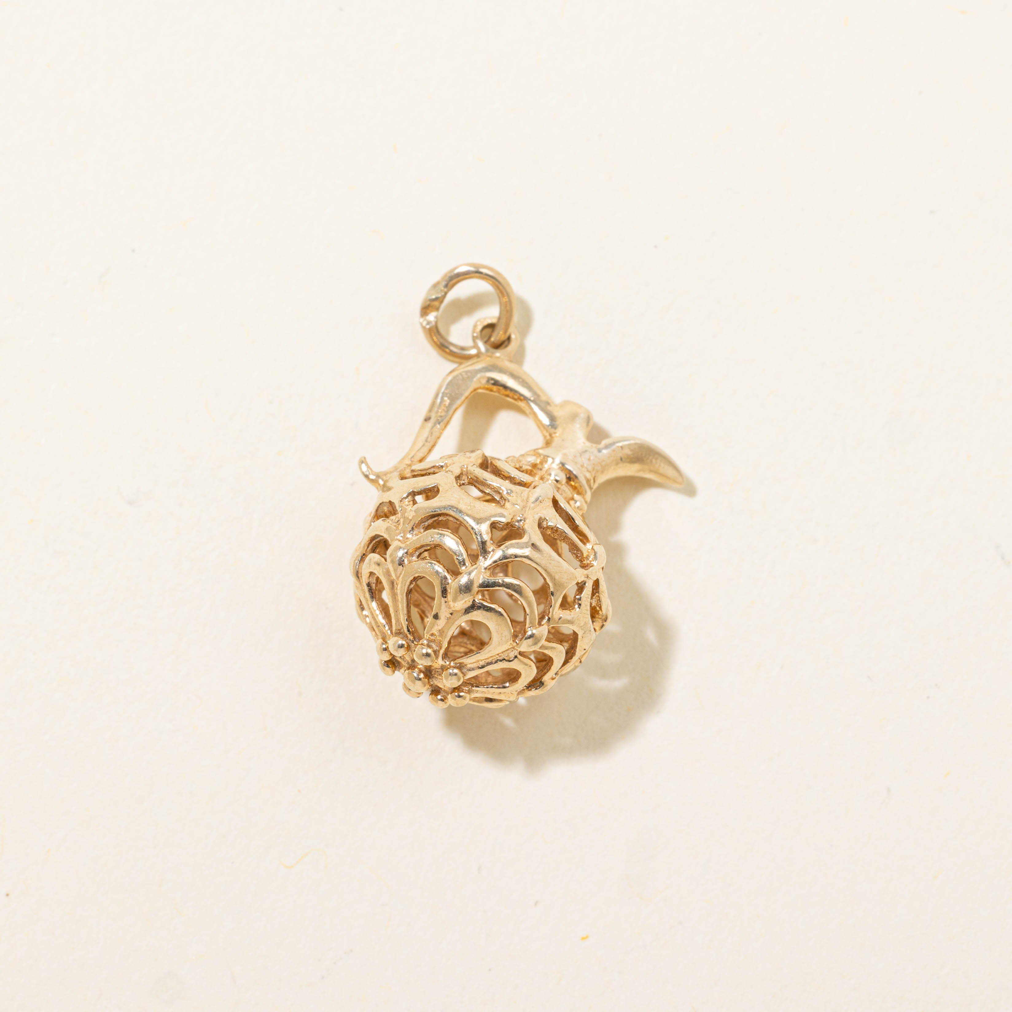 10k Ornate Carafe Charm