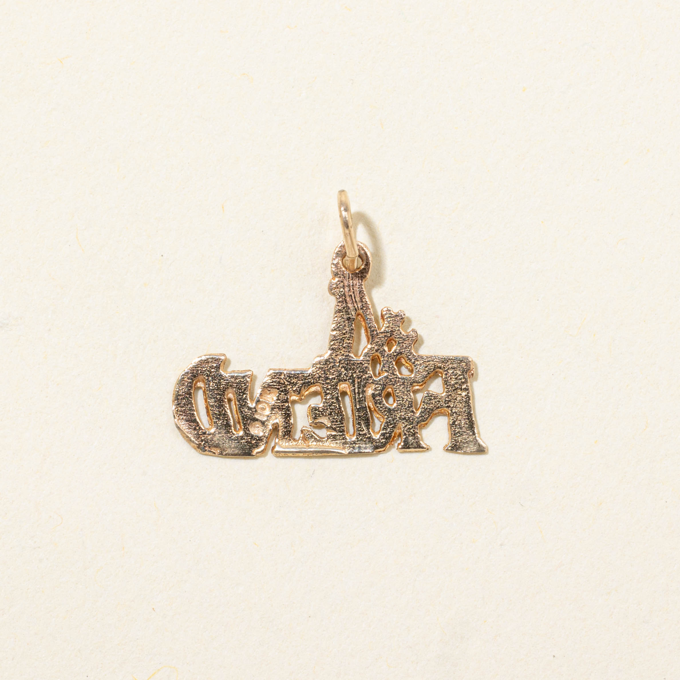 10k "Friend" Pendant