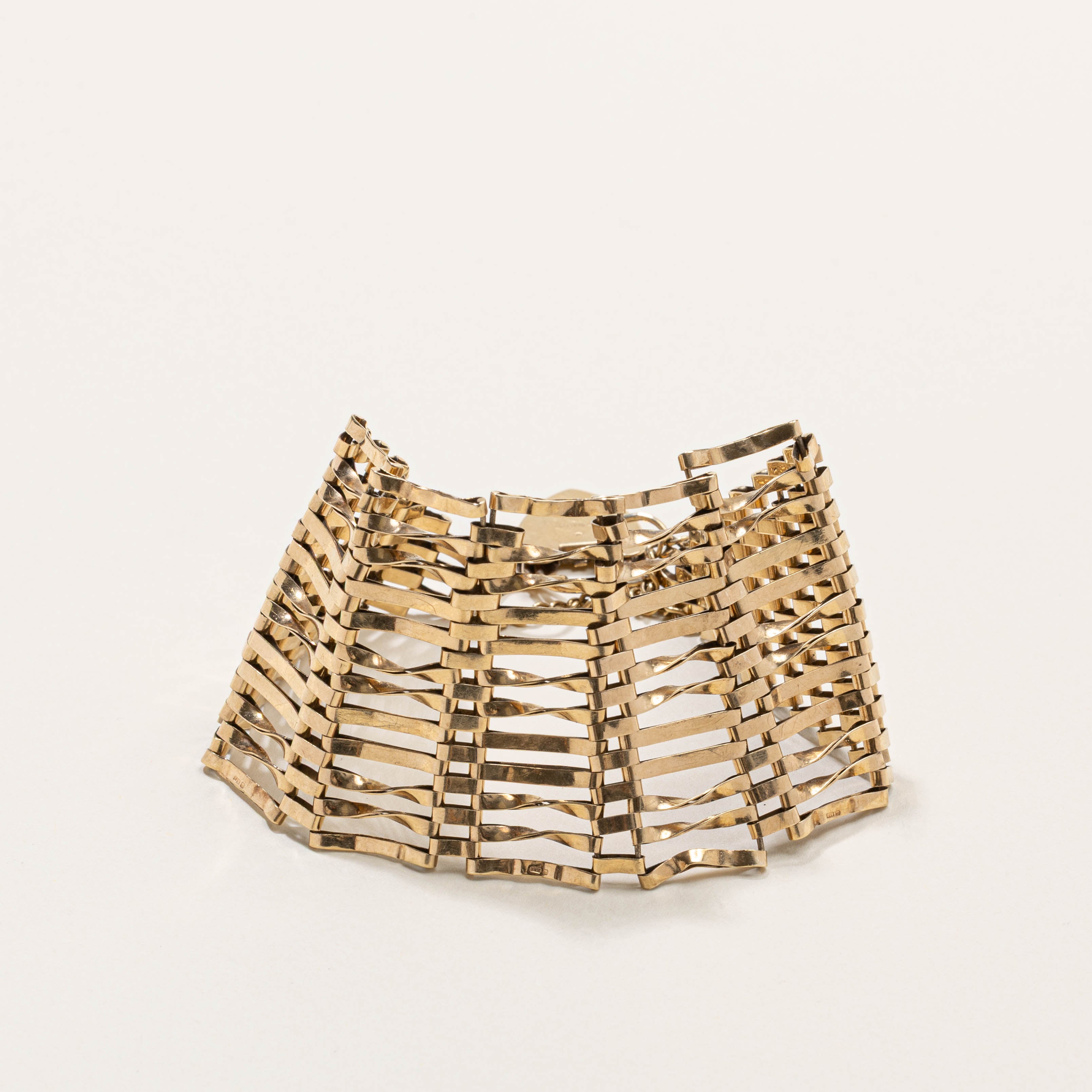 1975 London 9k Openwork Gate Bracelet | 40mm | 7'