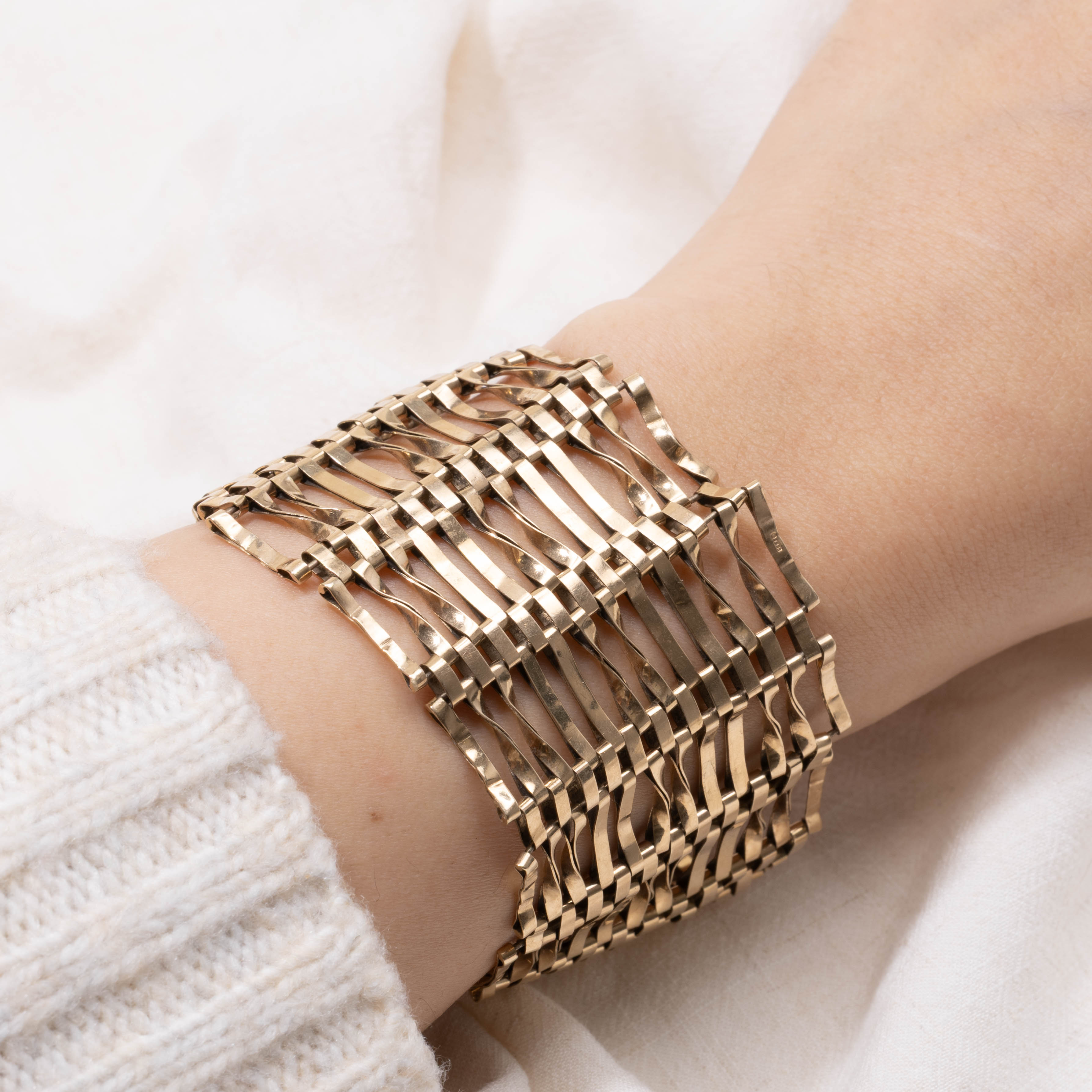1975 London 9k Openwork Gate Bracelet | 40mm | 7'