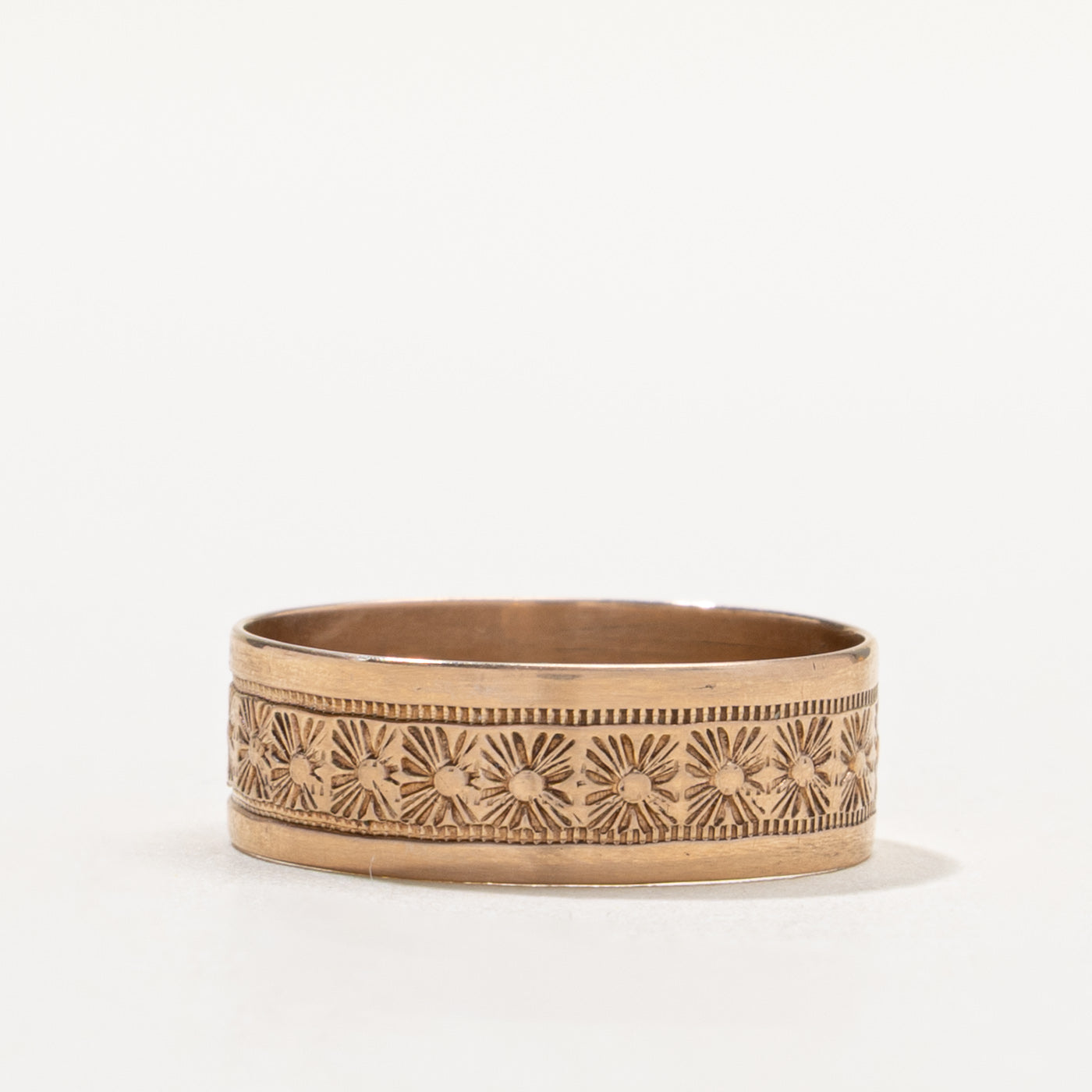 10k Engraved Star Pattern Band | 6.25mm | SZ 7.75