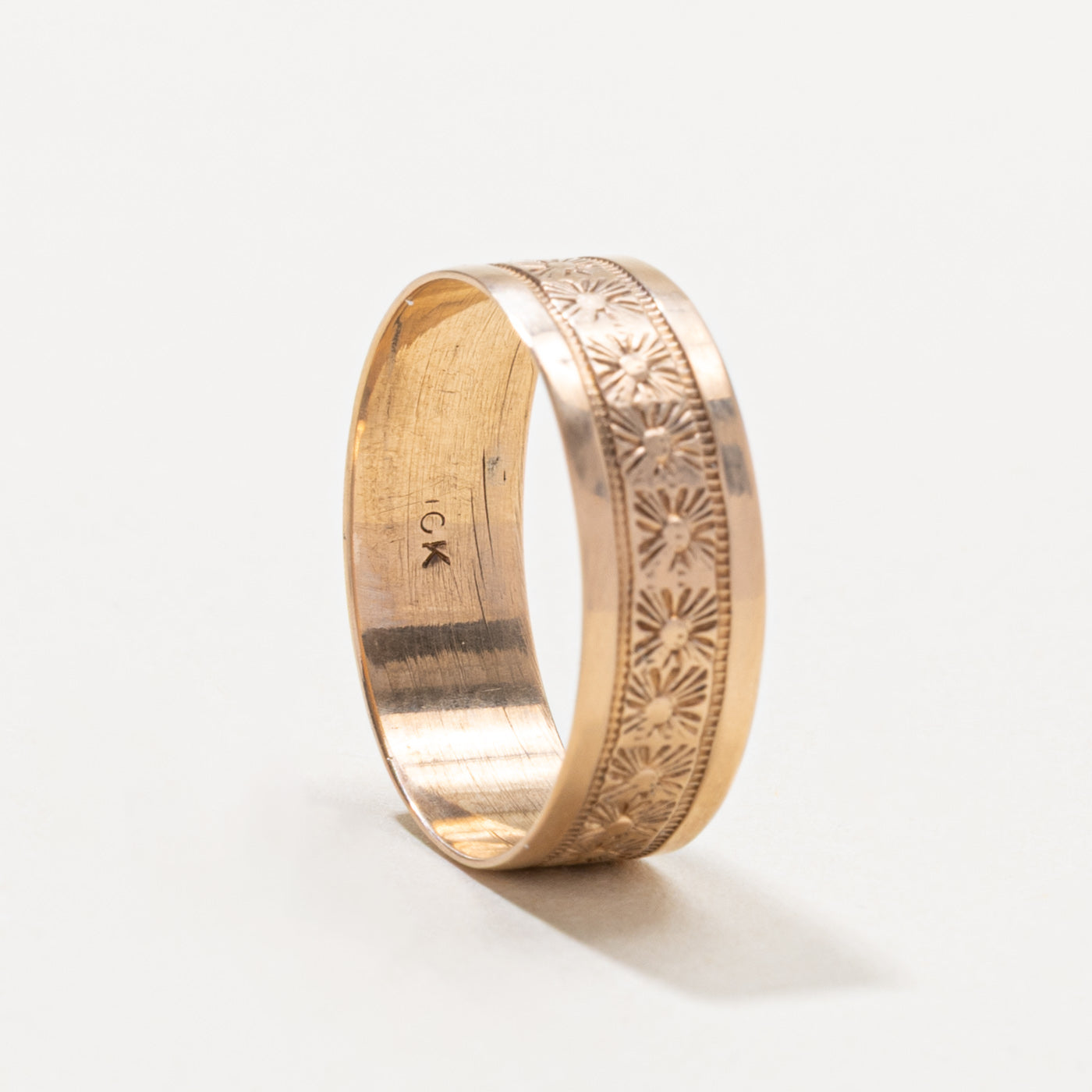 10k Engraved Star Pattern Band | 6.25mm | SZ 7.75