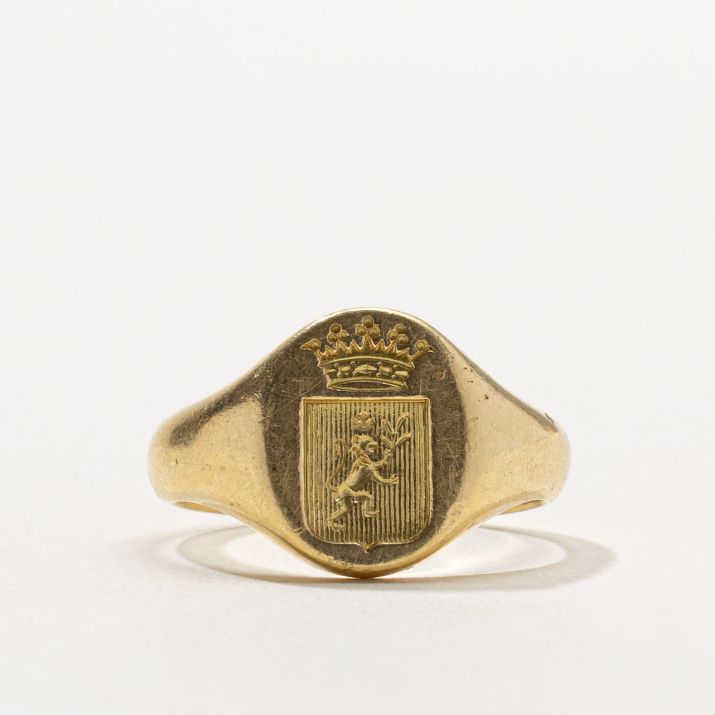 18k Yellow Gold Lion Crest Signet Ring | SZ 5