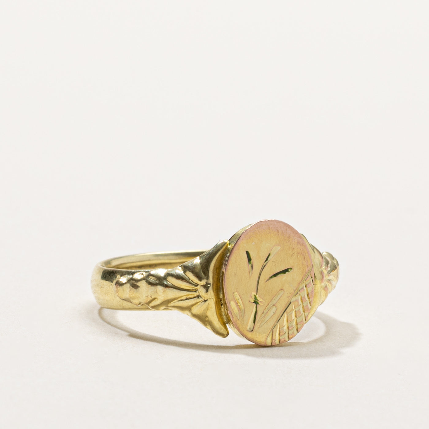 9k Engraved Grooved Signet Ring | SZ 6.5