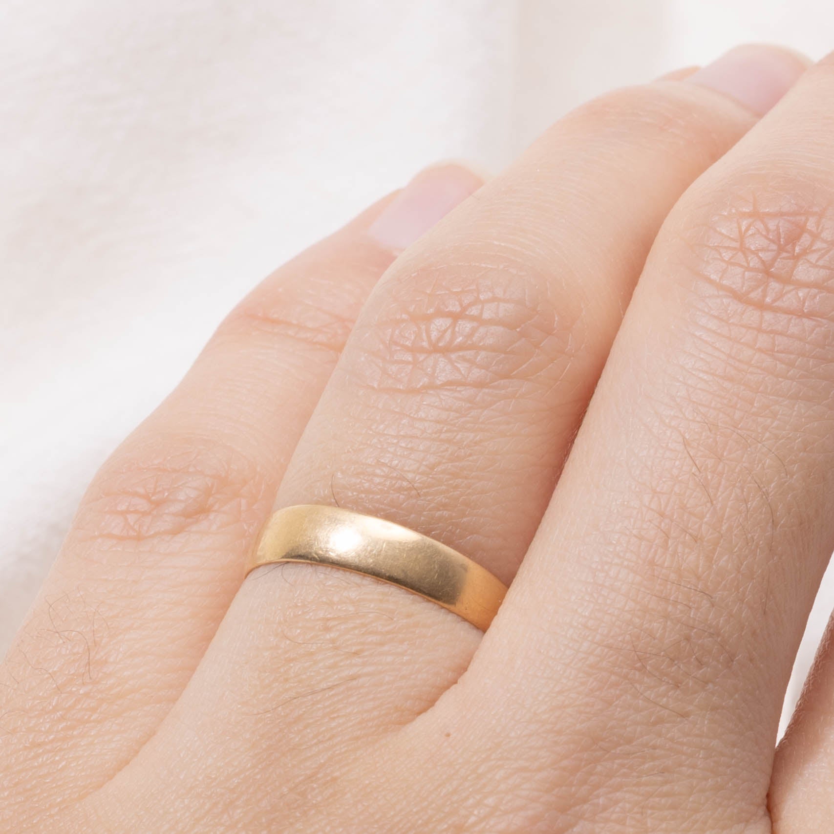 18k Yellow Gold Plain Band | 3.95mm | SZ 5.5