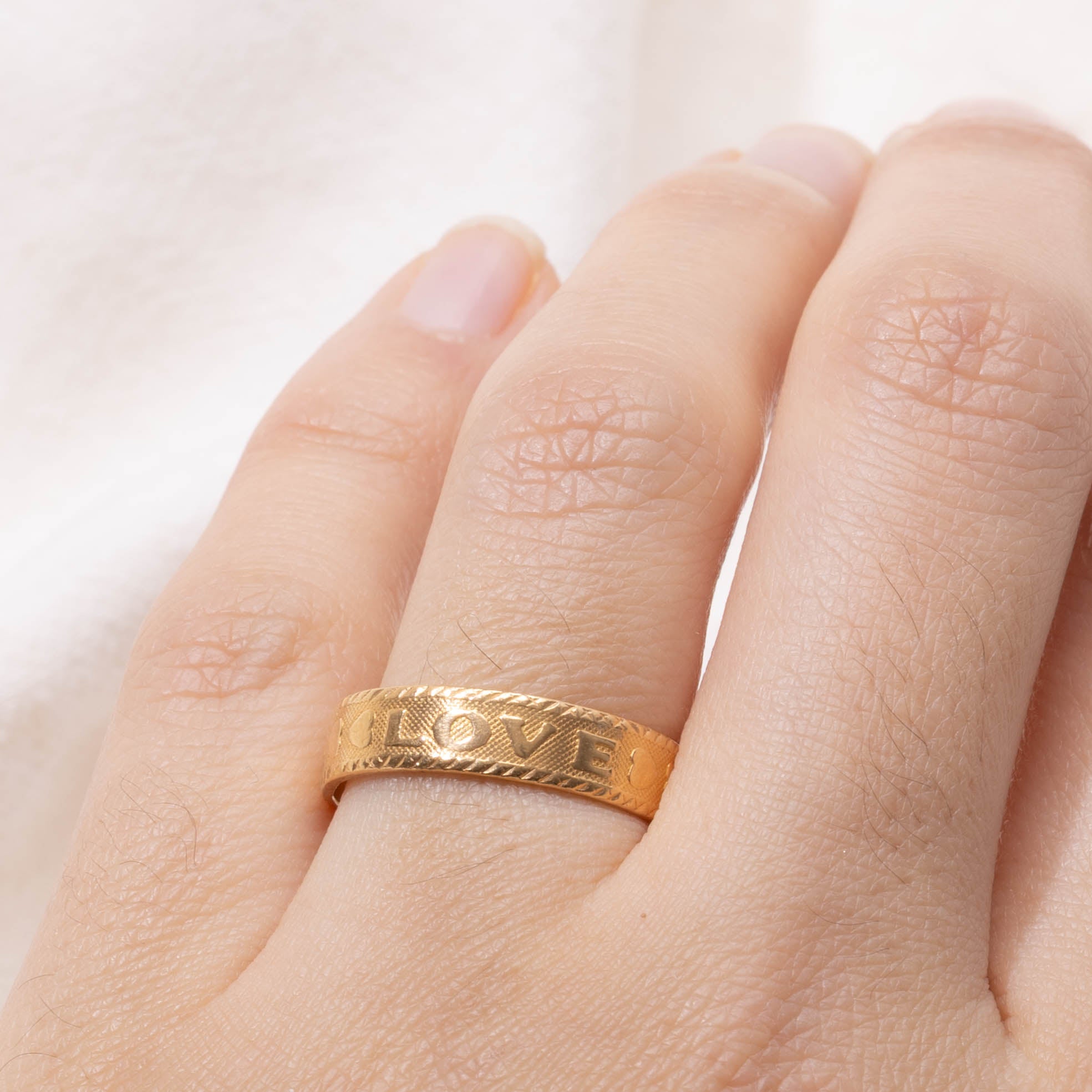 22k Love Engraved Band | 4.85mm | SZ 7.75