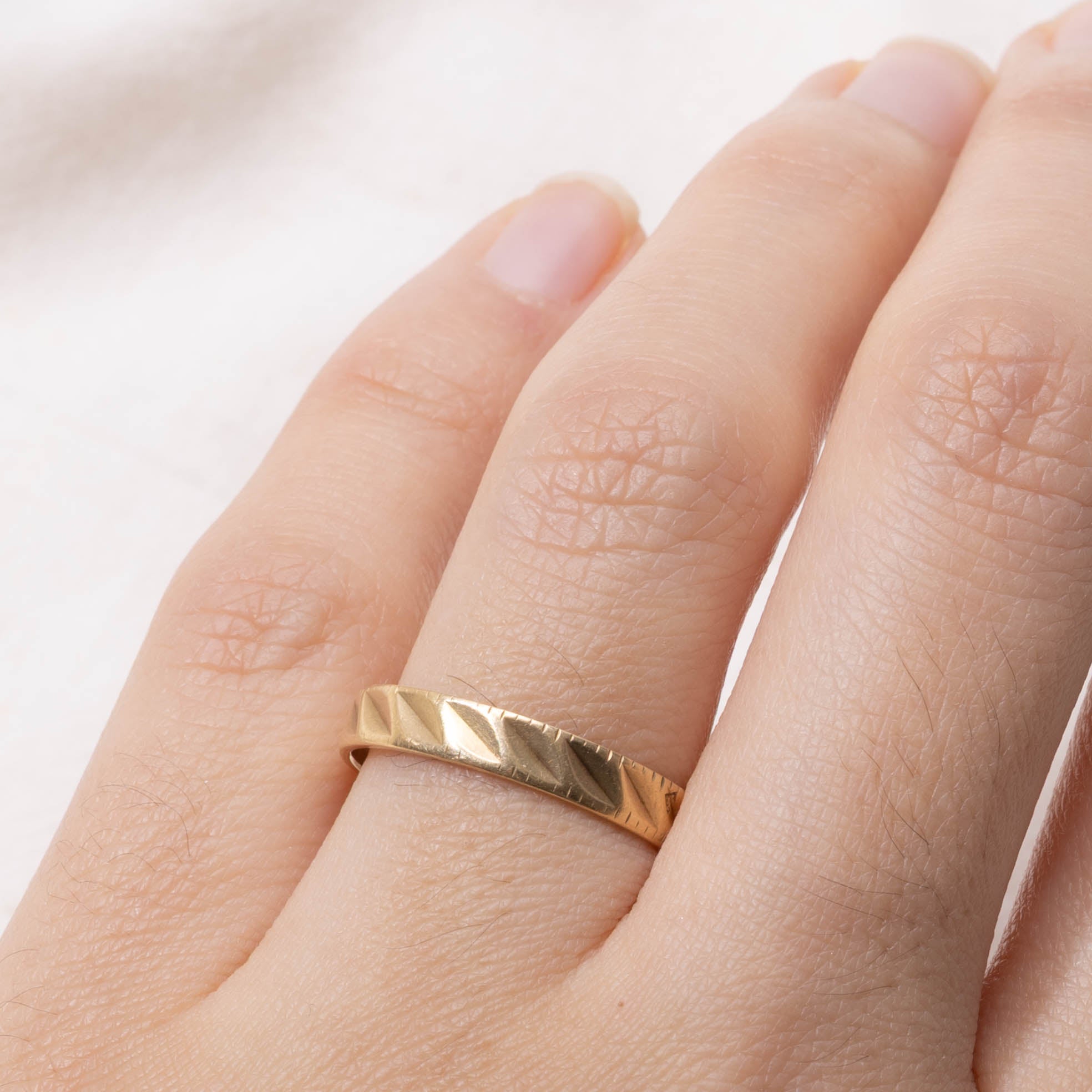 18k Yellow Gold Grooved Band | 3.40mm | SZ 7.75