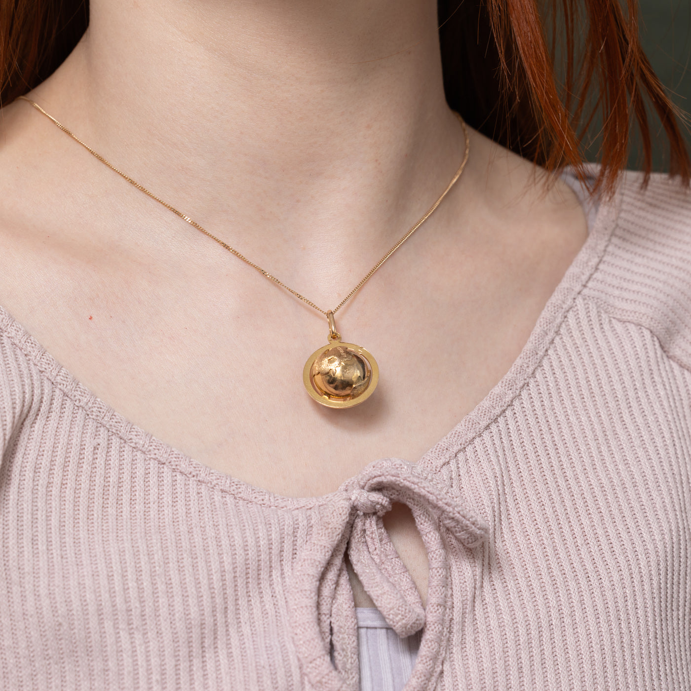 10k Globe Charm