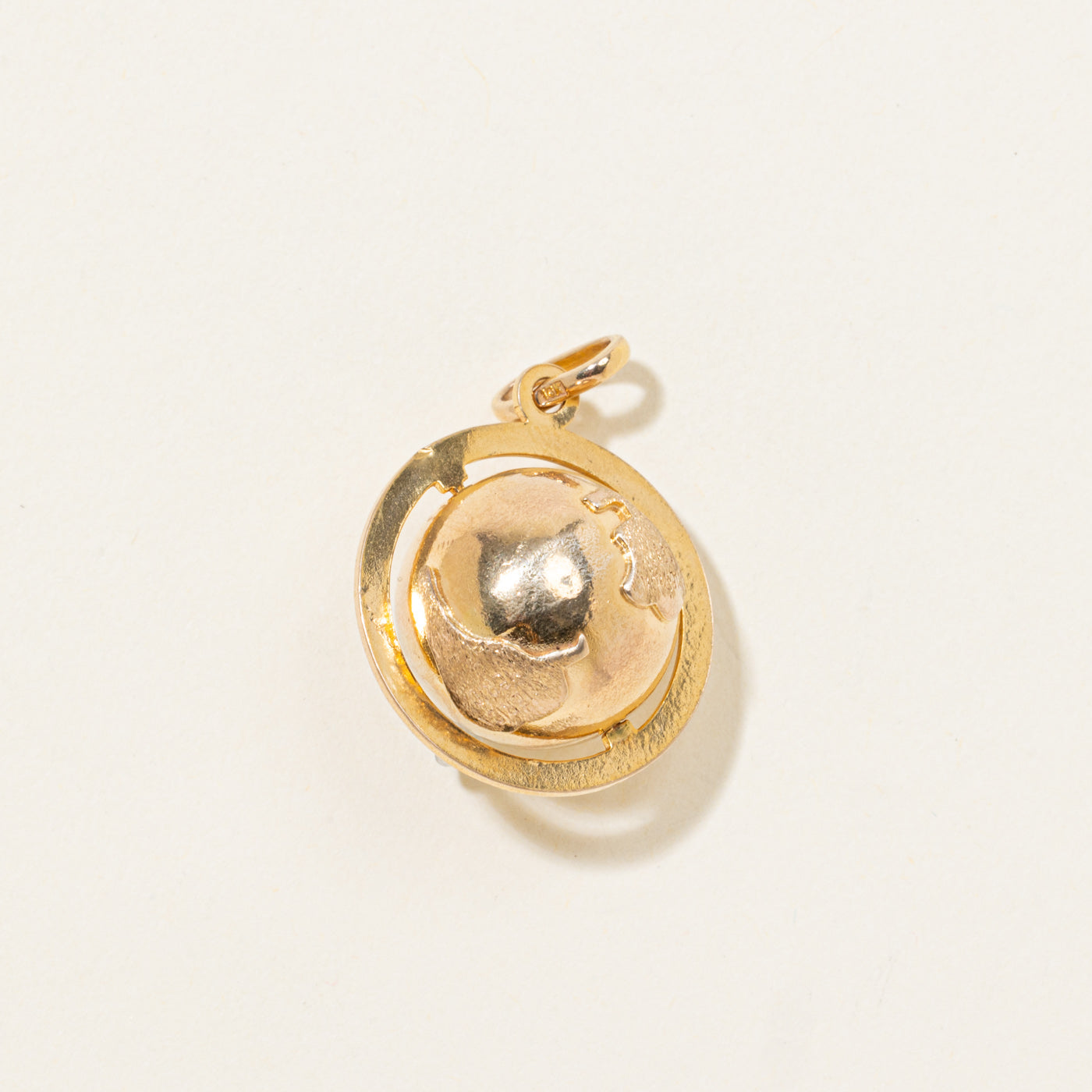 10k Globe Charm