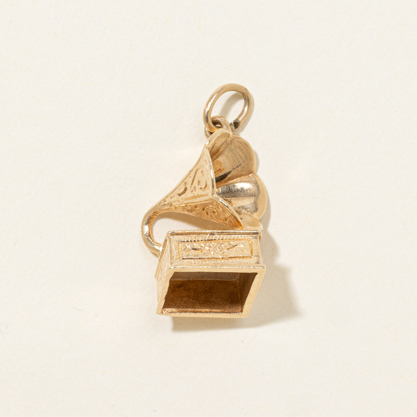 10k Gramophone Charm