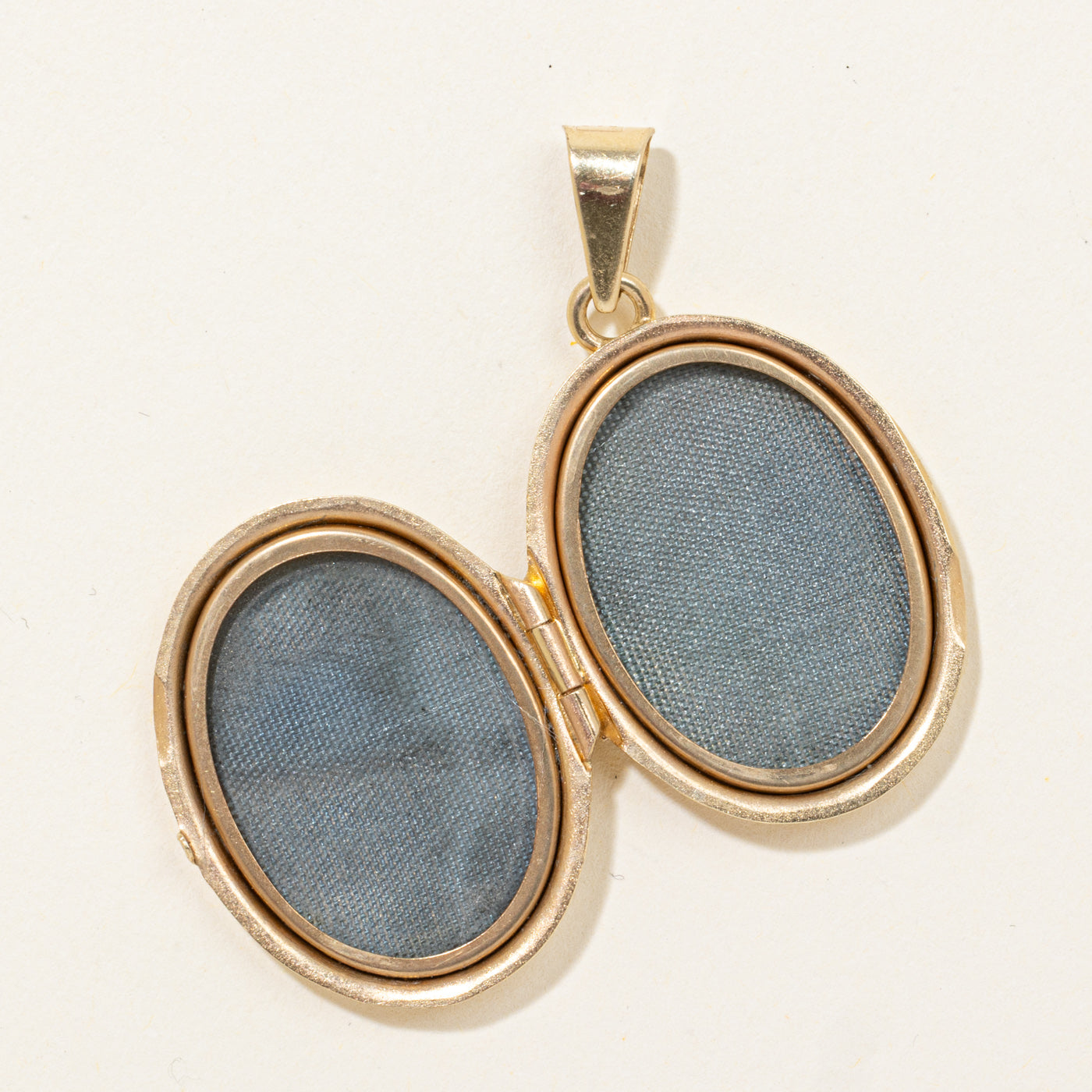 14k Daisy Engraved Locket