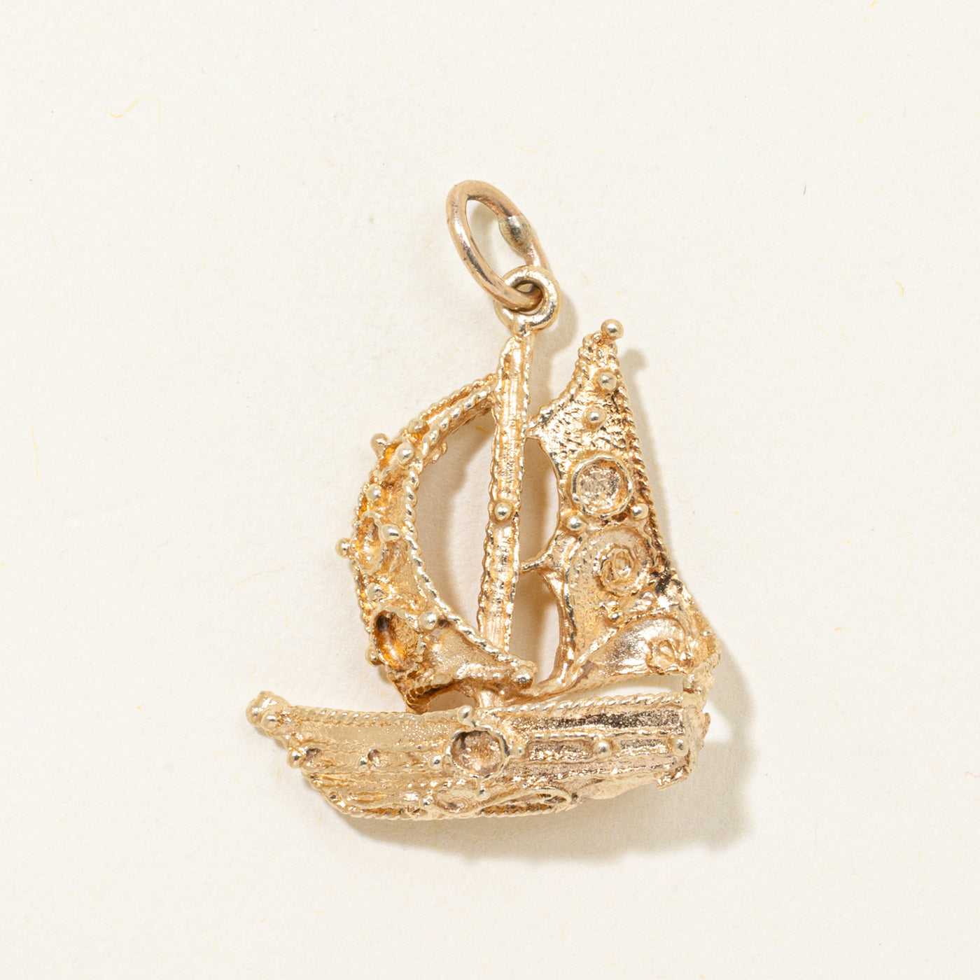 10k Textured Sailboat Charm