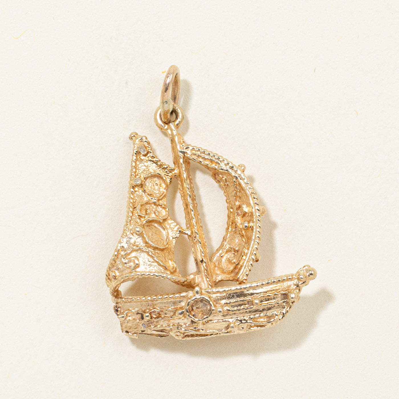 10k Textured Sailboat Charm