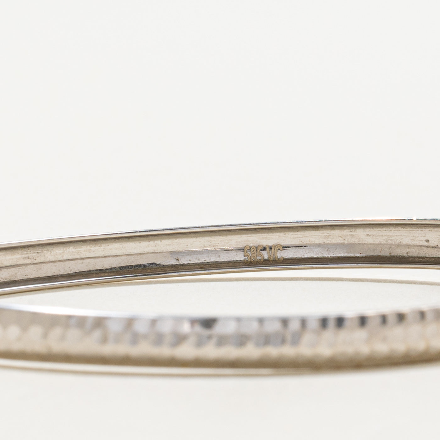 14k Hammered Bangle | 7.6mm | 7.5"