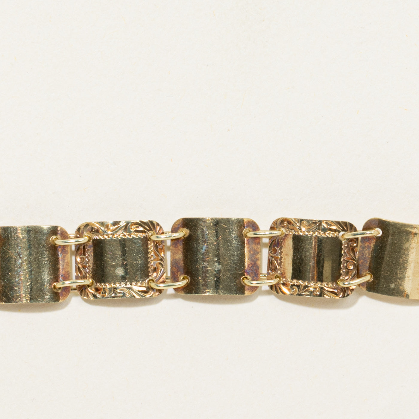 14k Engraved Curved Link Bracelet | 7"