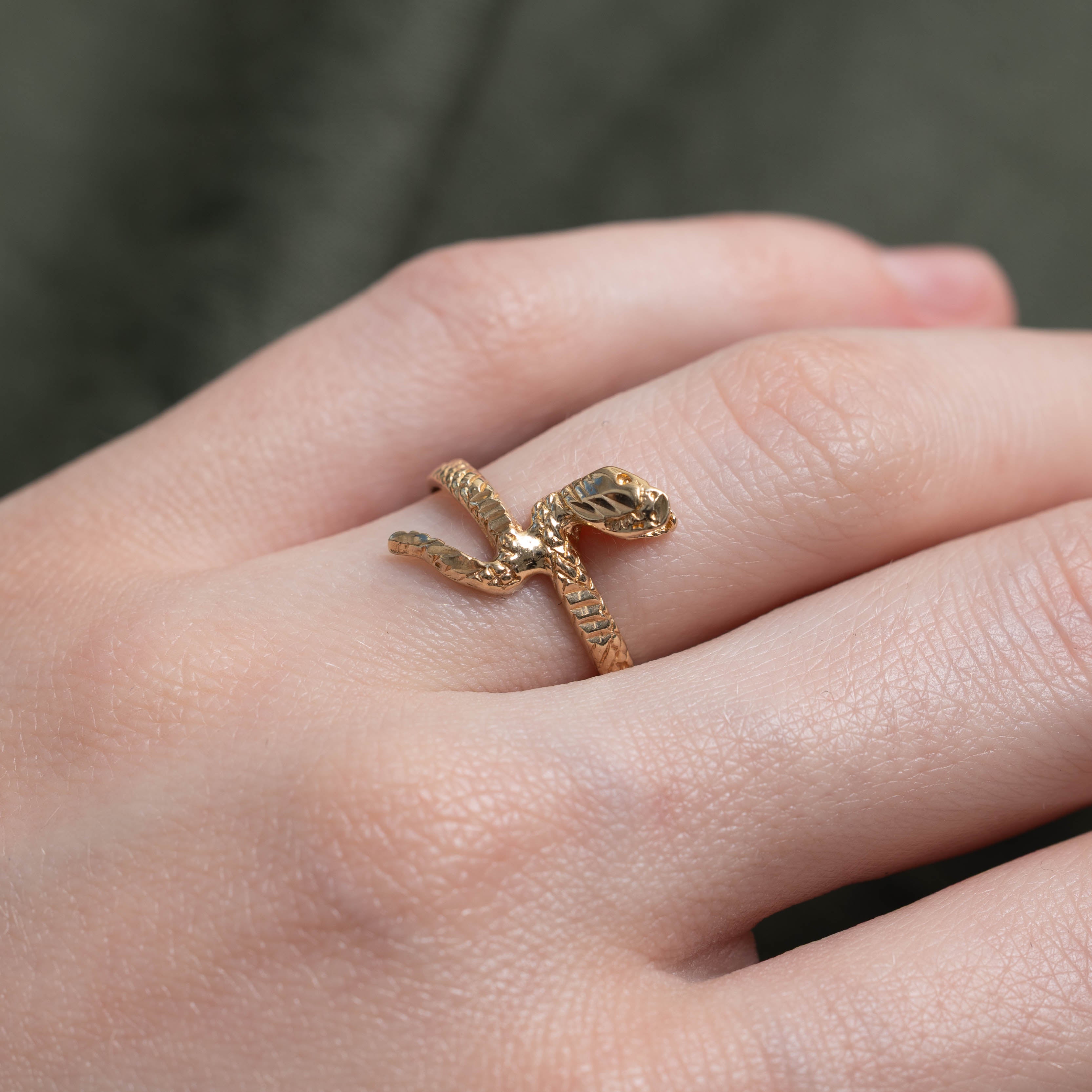 10k Yellow Gold Textured Snake Ring | SZ 6