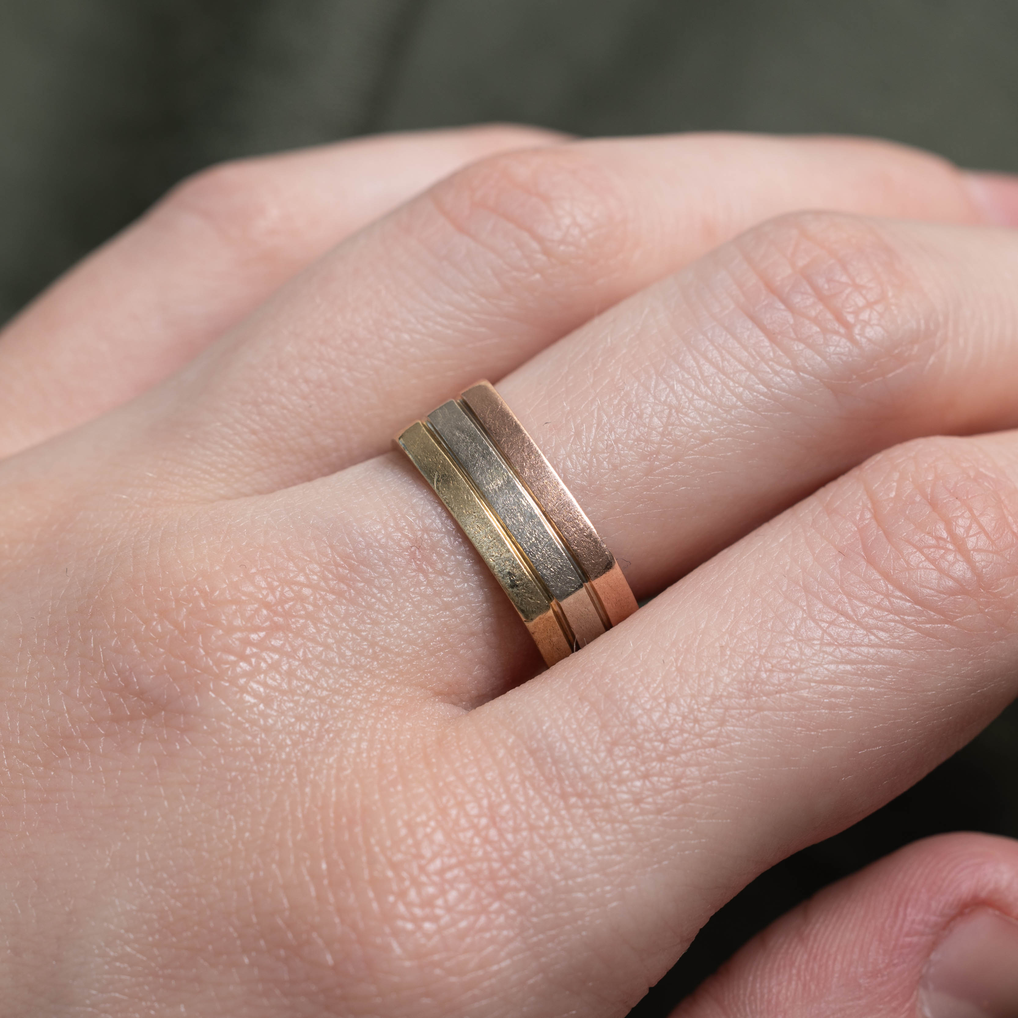 10k Tri-Tone Soft Square Grooved Band | 7.25mm | SZ 8.25