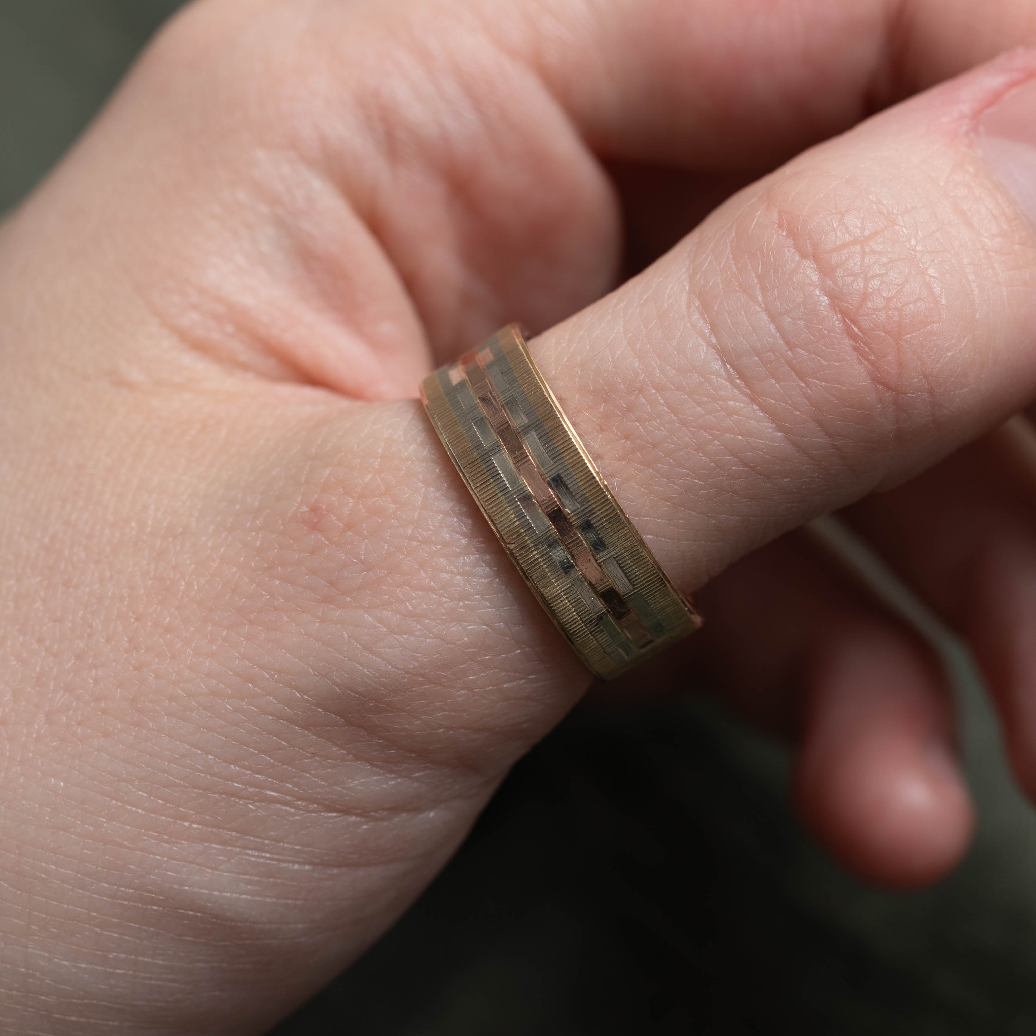 10k Tri-Tone Fluted Textured Band | 7.45mm | SZ 10
