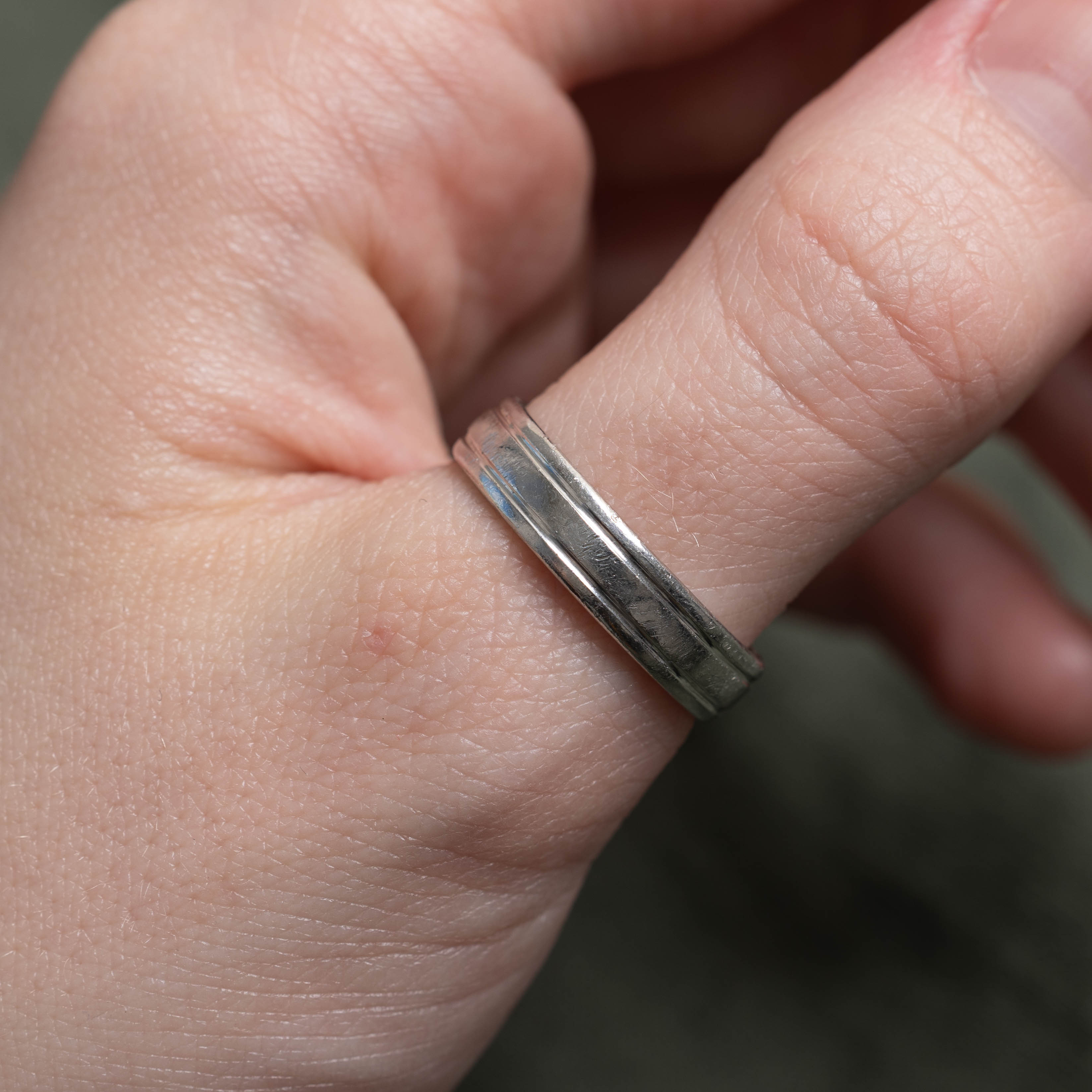 950 Platinum Grooved Band | 5.00mm | SZ 9.25