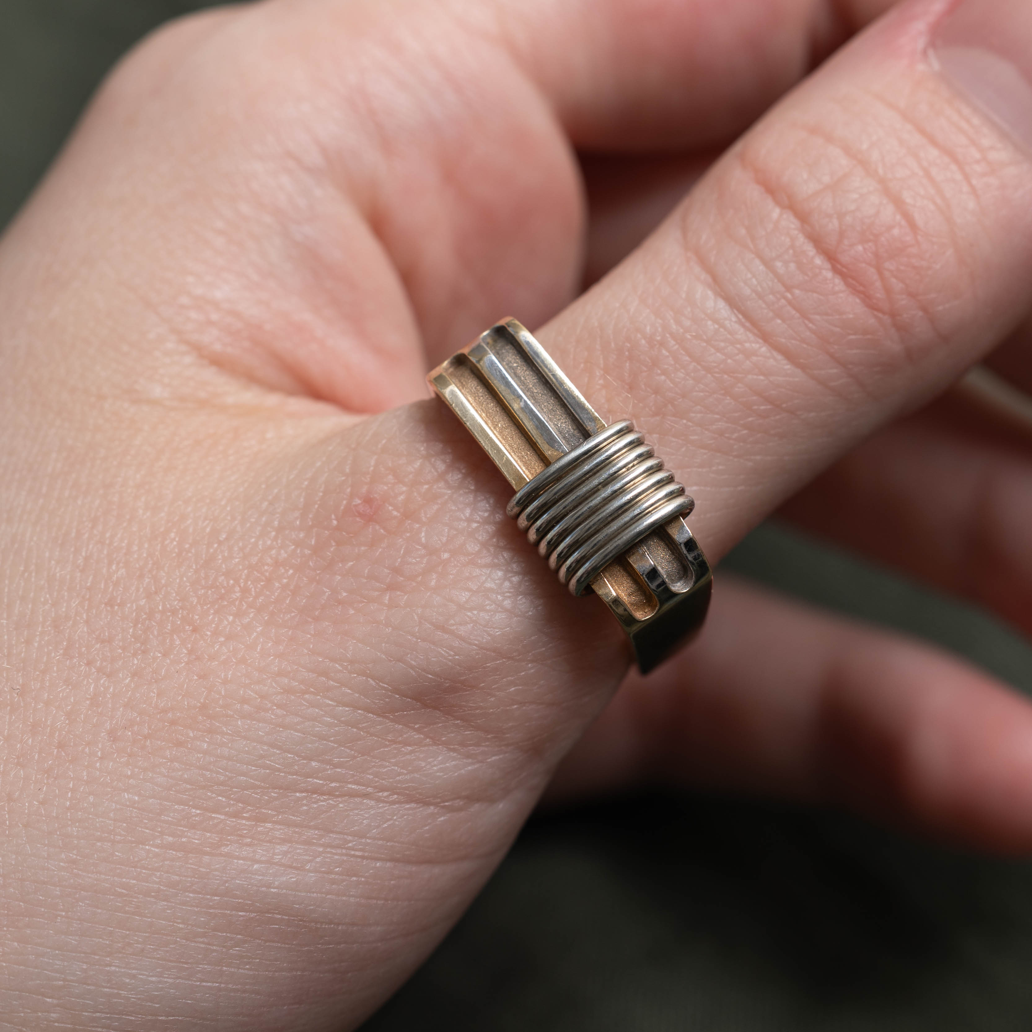 12k Two Tone Geometric Grooved Ring | SZ 8